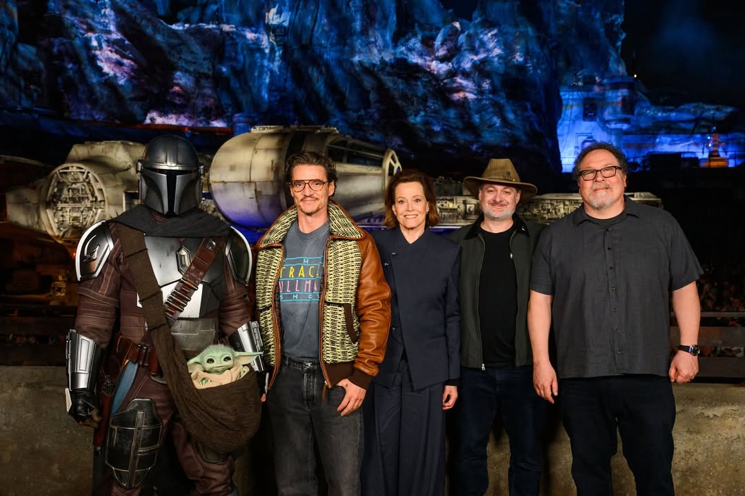 A few Star Wars fans visiting Disneyland last night got the surprise of a lifetime before boarding the Millennium Falcon.
