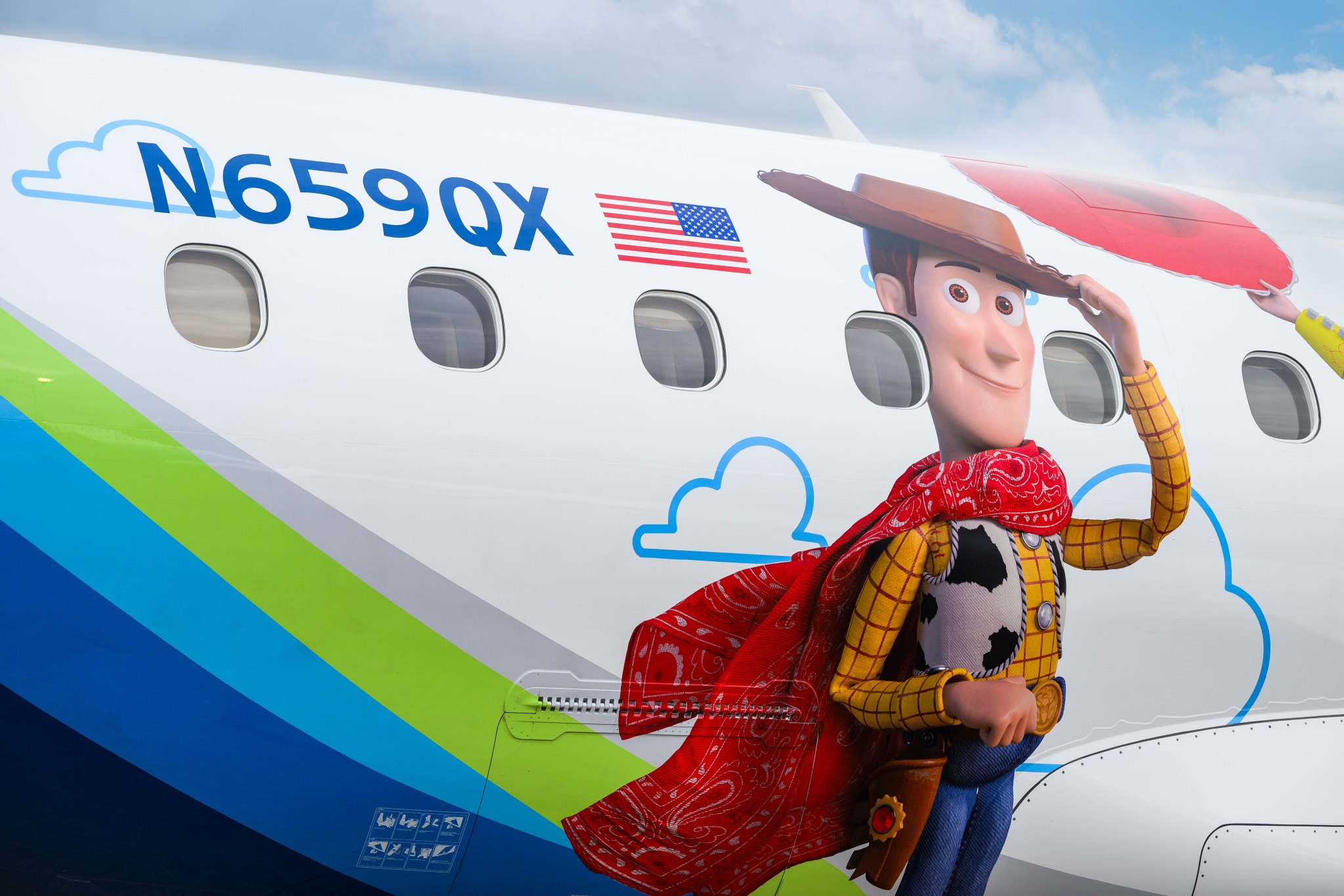 The iconic crew of Toy Story, along with some new friends from the upcoming fifth film, can be seen flying American airspace in style thanks to a new livery from Alaska Airlines.