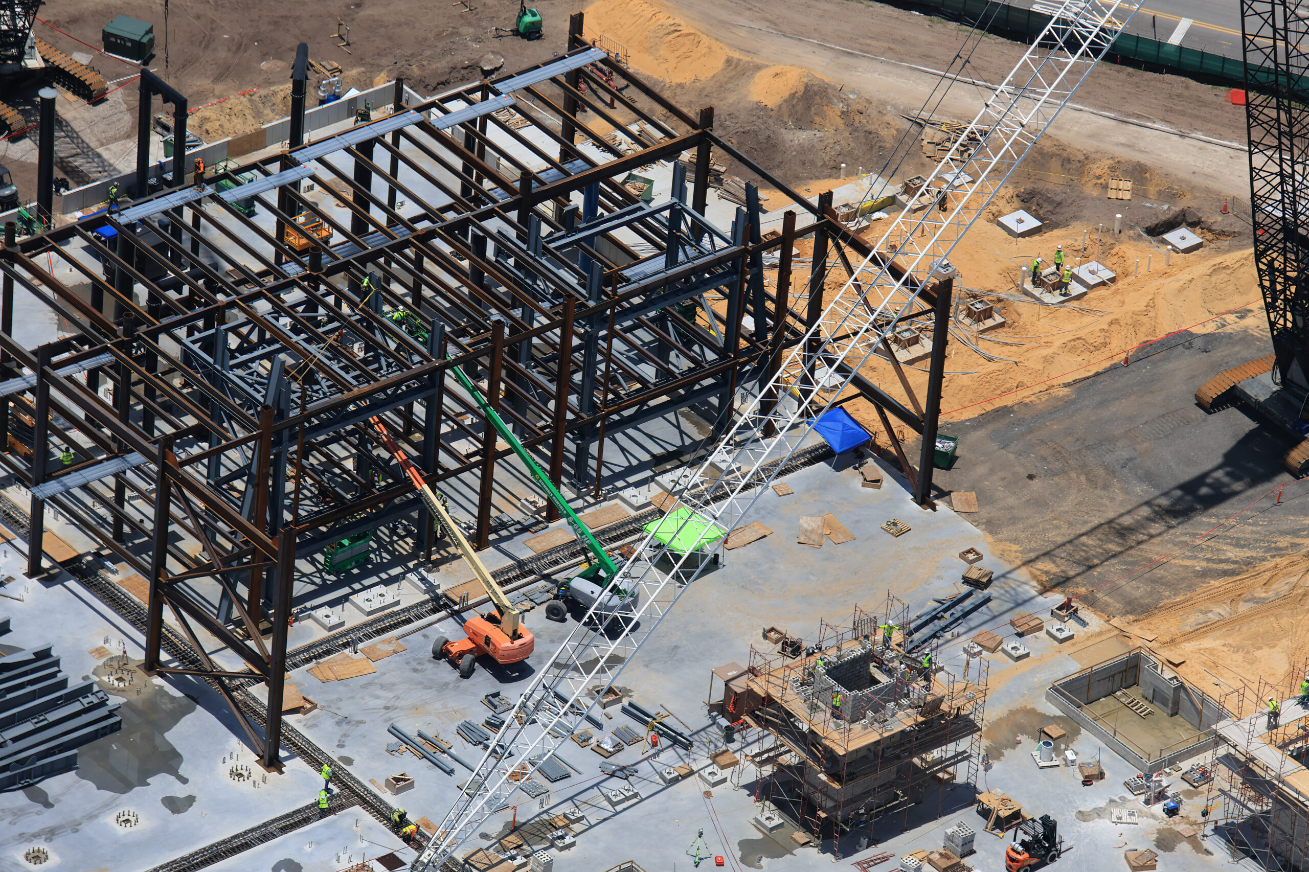 Vertical construction work is moving along steadily, as these latest angles from aerial photographer @bioreconstruct show during a recent flyover.