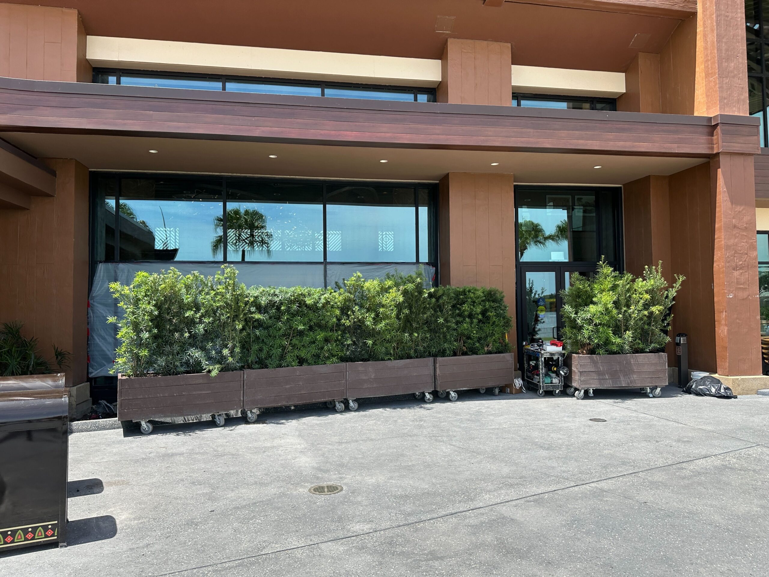 Window work nearly complete at Polynesian Island Tower