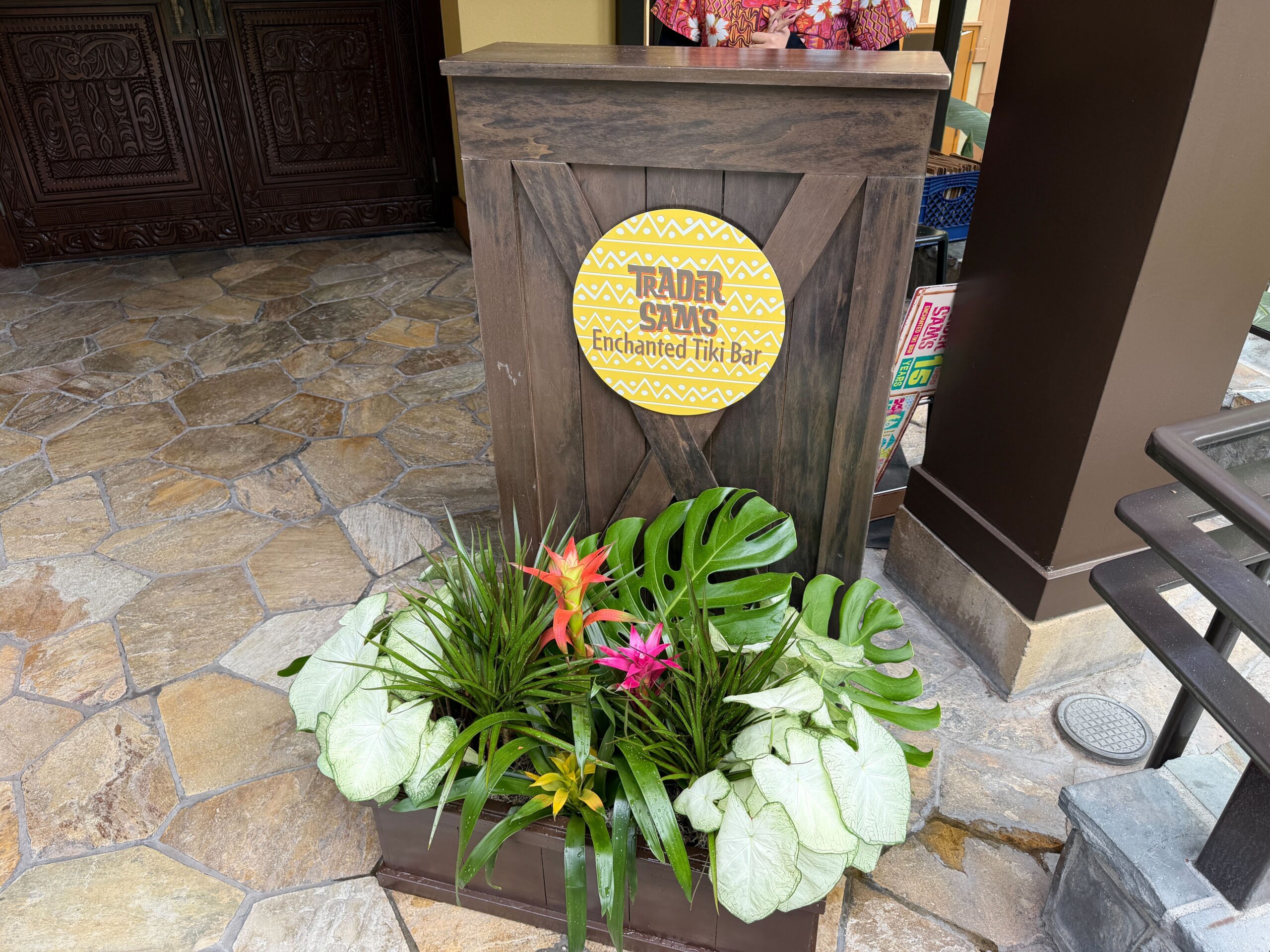 Disneyland Hotel Trader Sam's entrance podium.
