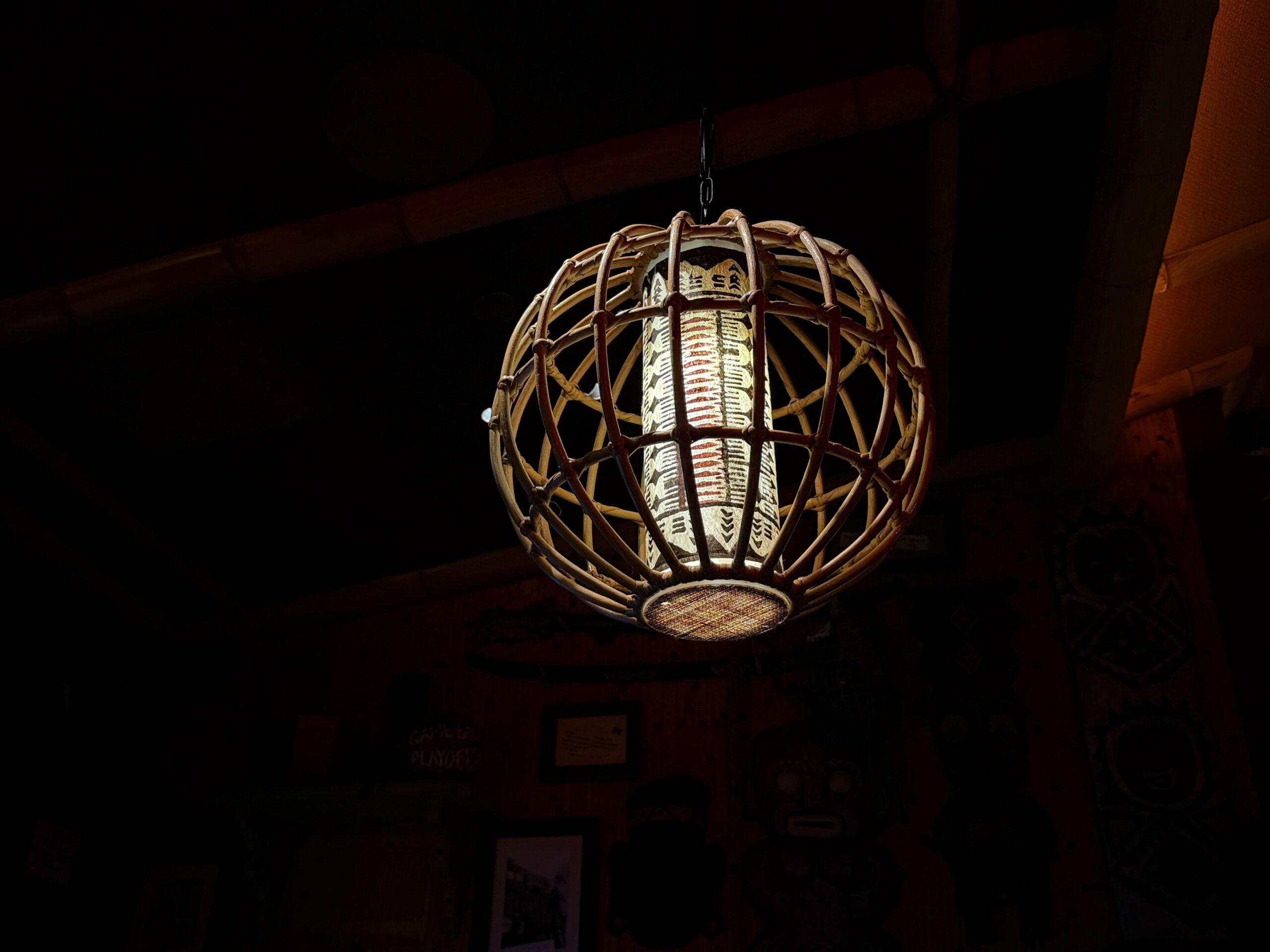 Disneyland Hotel Trader Sam's tiki bar lighting.
