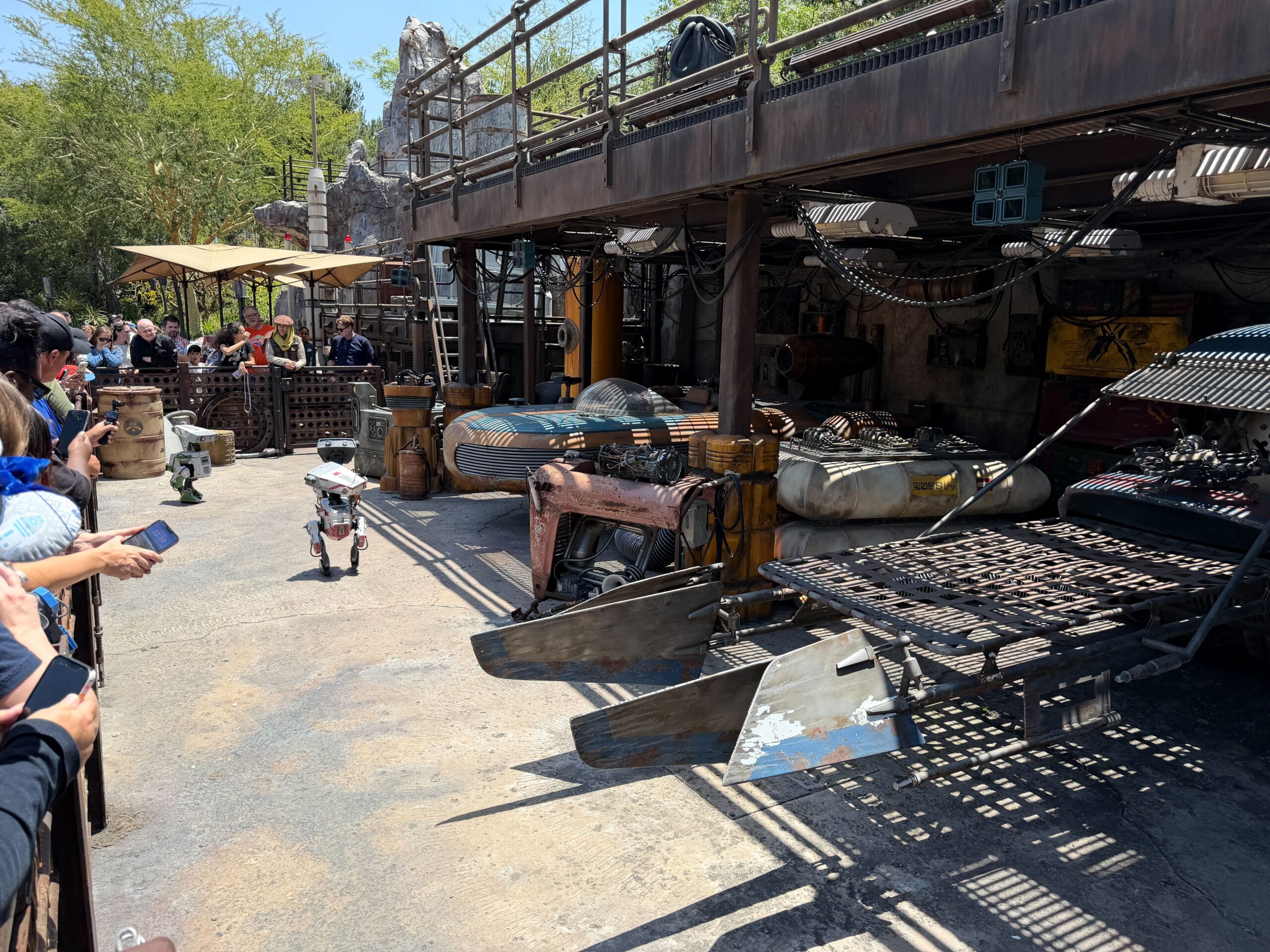 BDX droids in the land speeder garage across from Droid Depot.