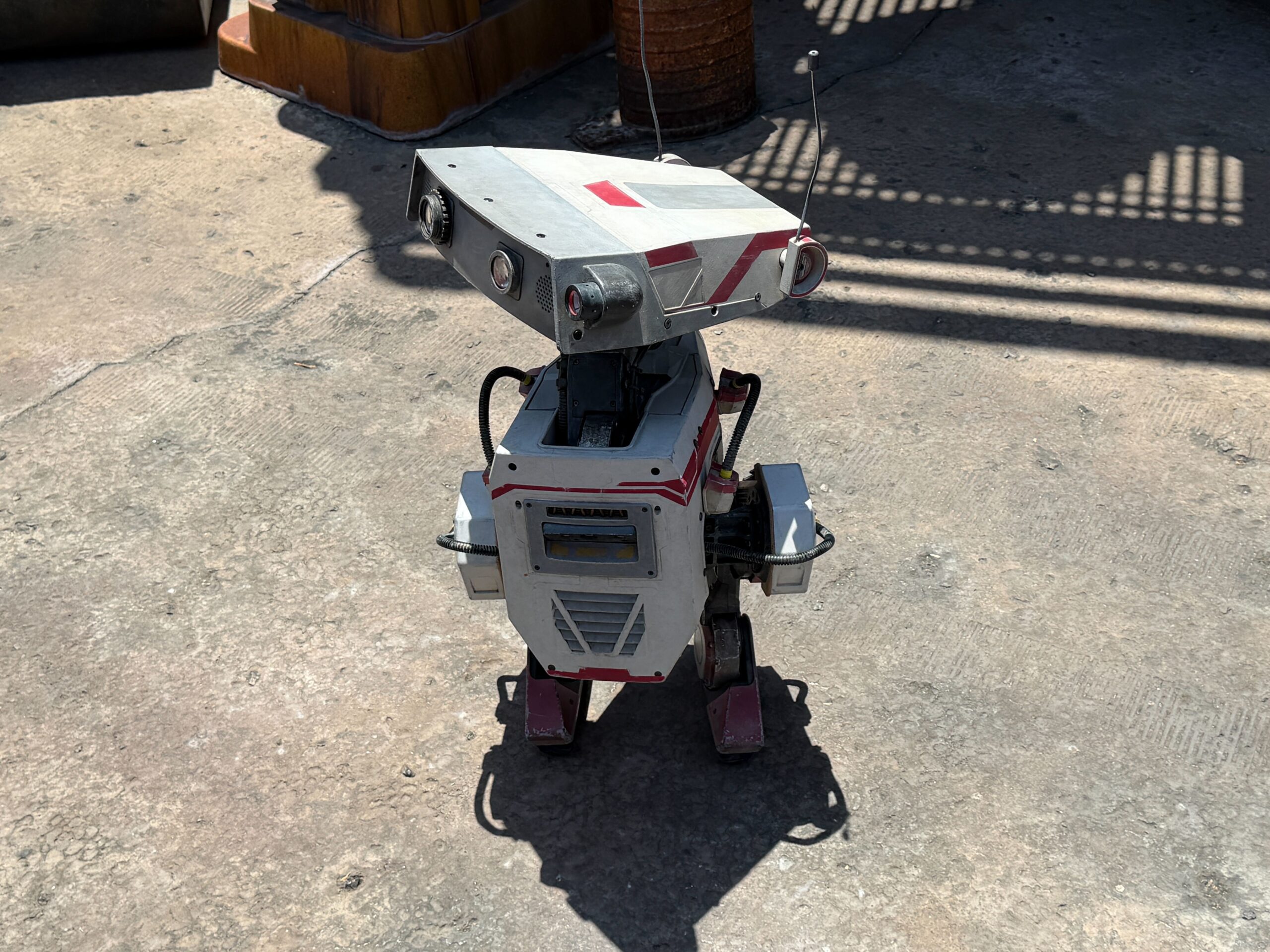 Red (red BDX droid unit).