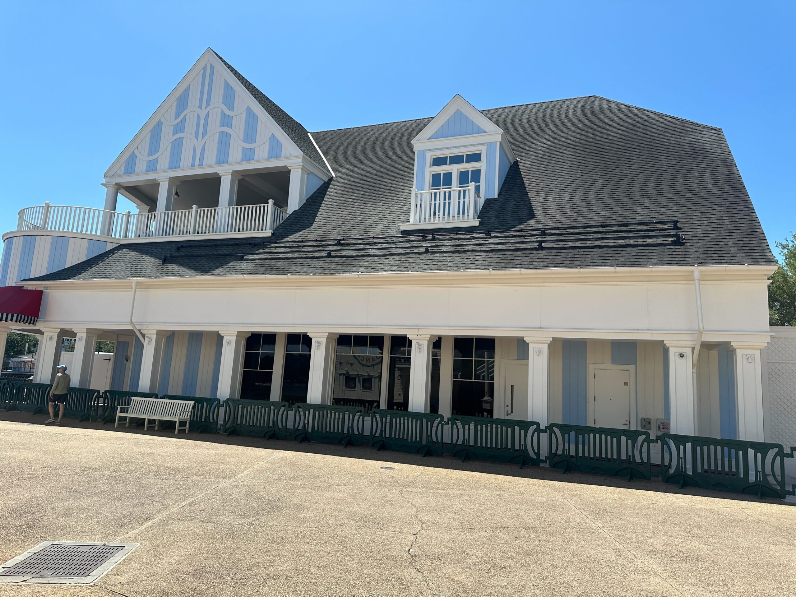 We can't see much that has been done on the right side of the building, though black plastic fences are up along the building to keep guests away from the work zone.