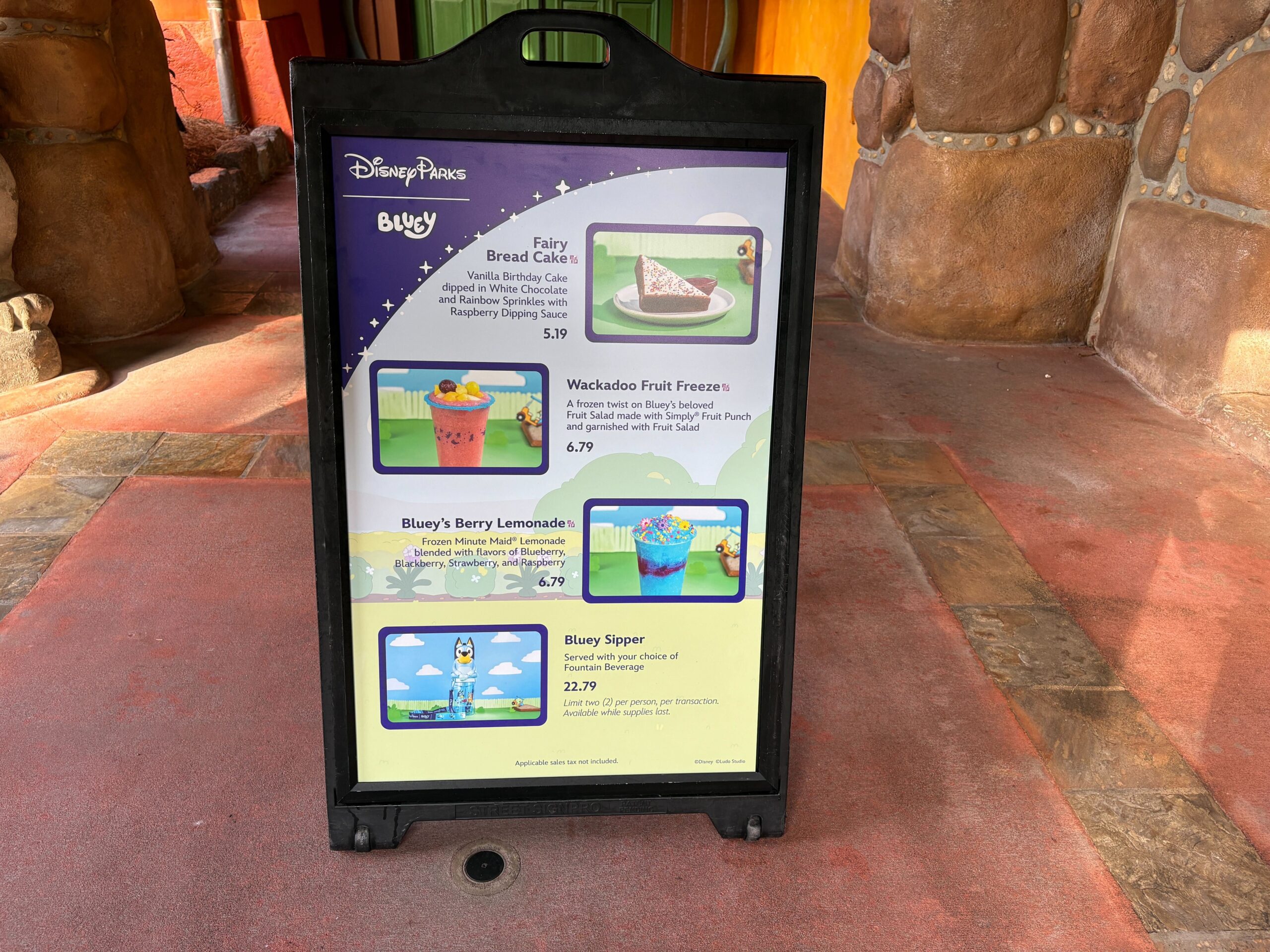 Over at Pizzafari, there are four items to choose from. Two beverages, a souvenir sipper, and a sweet treat.