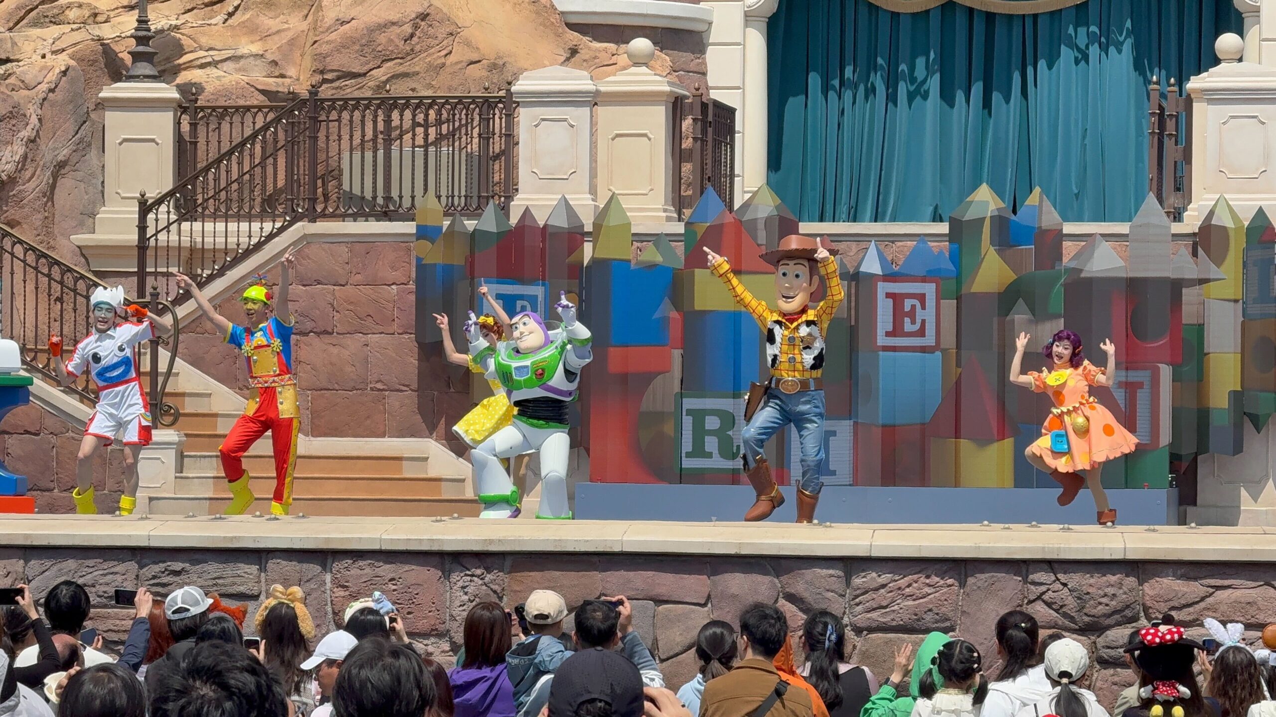 PHOTOS, VIDEO: 'The Heart of Magic' Castle Stage Show for Shanghai Disneyland 10th Anniversary
