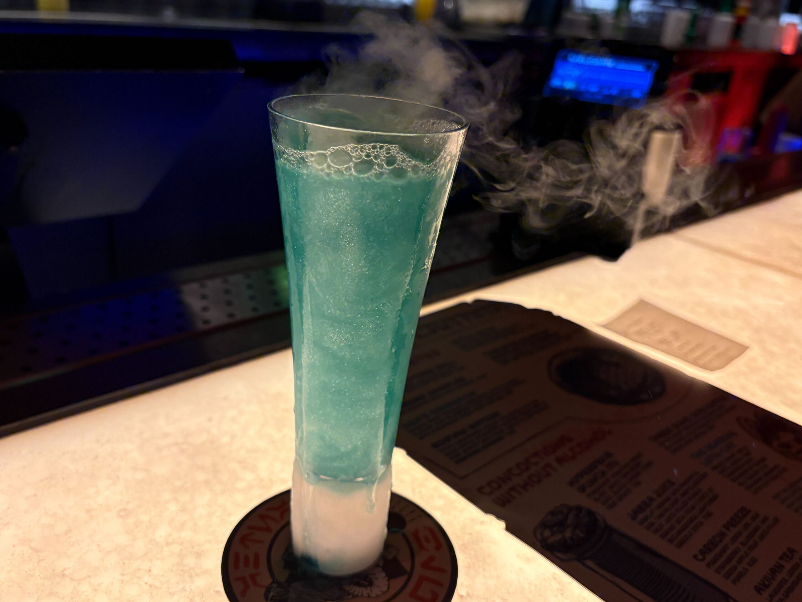This drink featured in The Mandalorian and Grogu consists of gin and citrus juices. It is presented with a plethora of bubbles that last for several minutes. The drink, while bubbly, is light and refreshing with a small sour kick. The bubbles keep the gin from overpowering the drink.