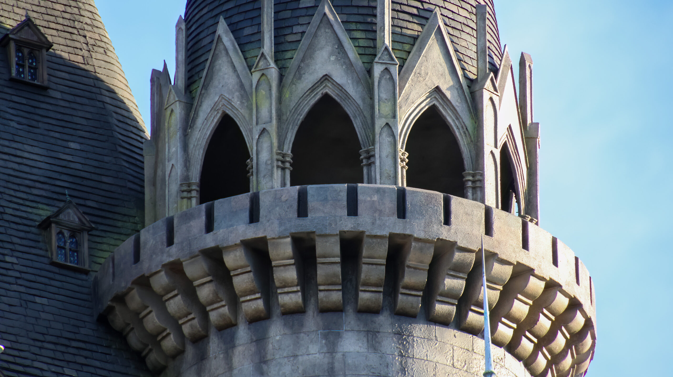 Hogwarts Castle Refurbishment Almost Complete as Scaffolding Comes Down ...
