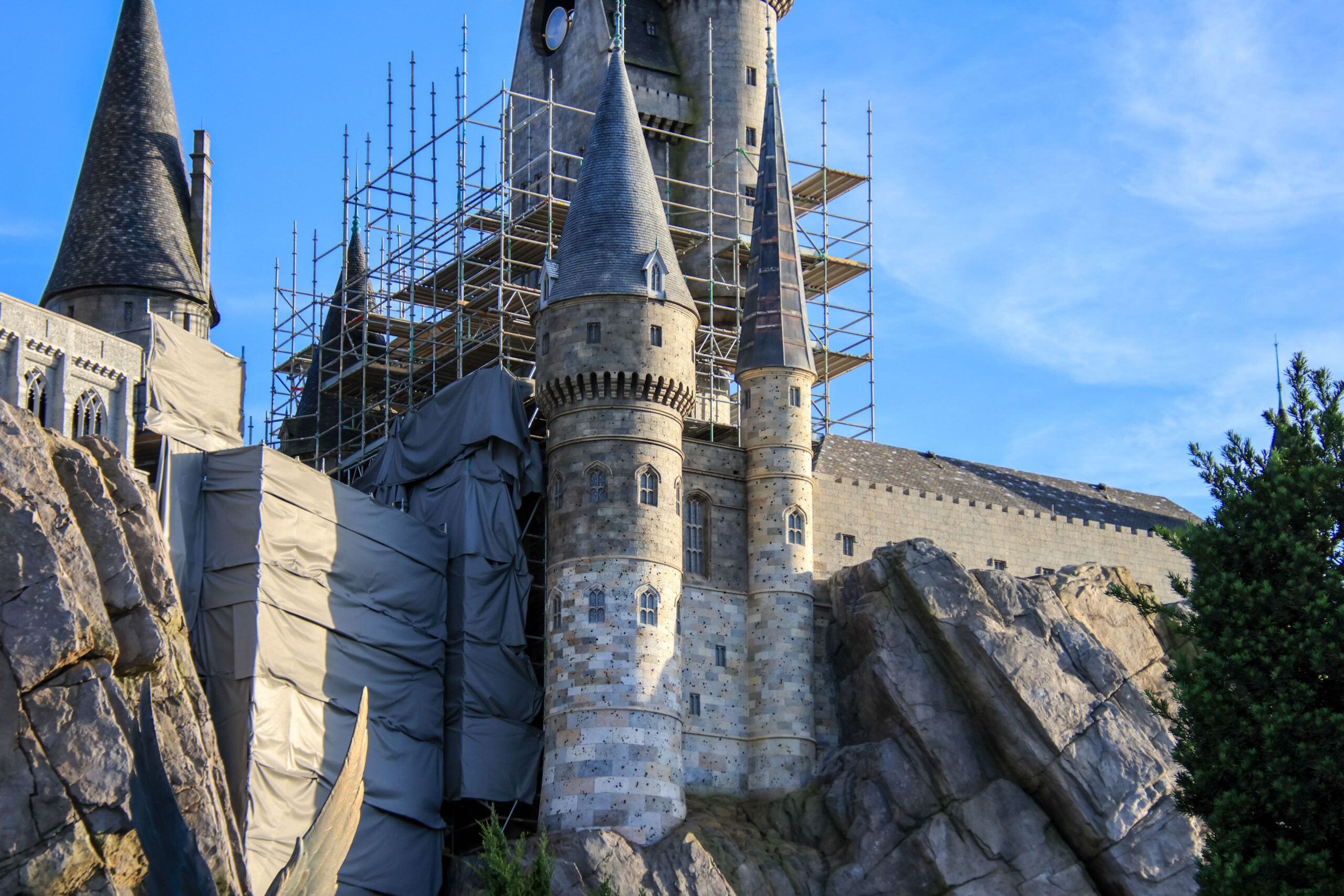 Hogwarts Castle Refurbishment Almost Complete as Scaffolding Comes Down ...