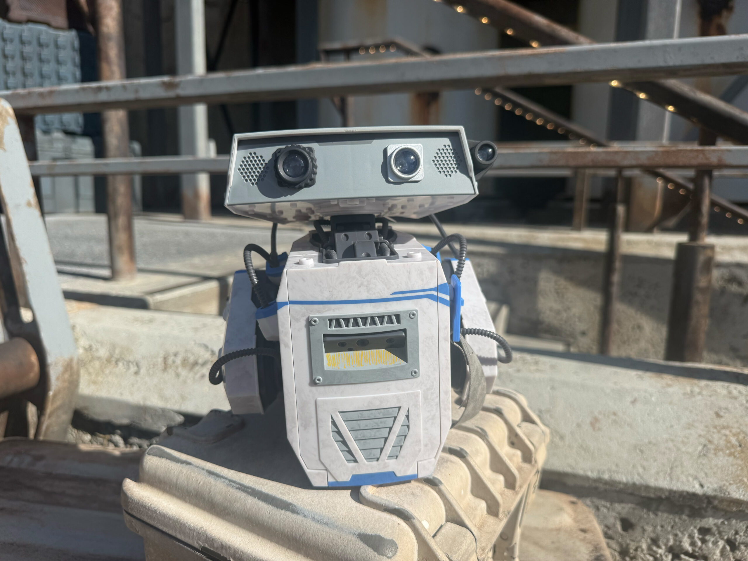 BDX Droid Popcorn Buckets Released at Walt Disney World - WDW News