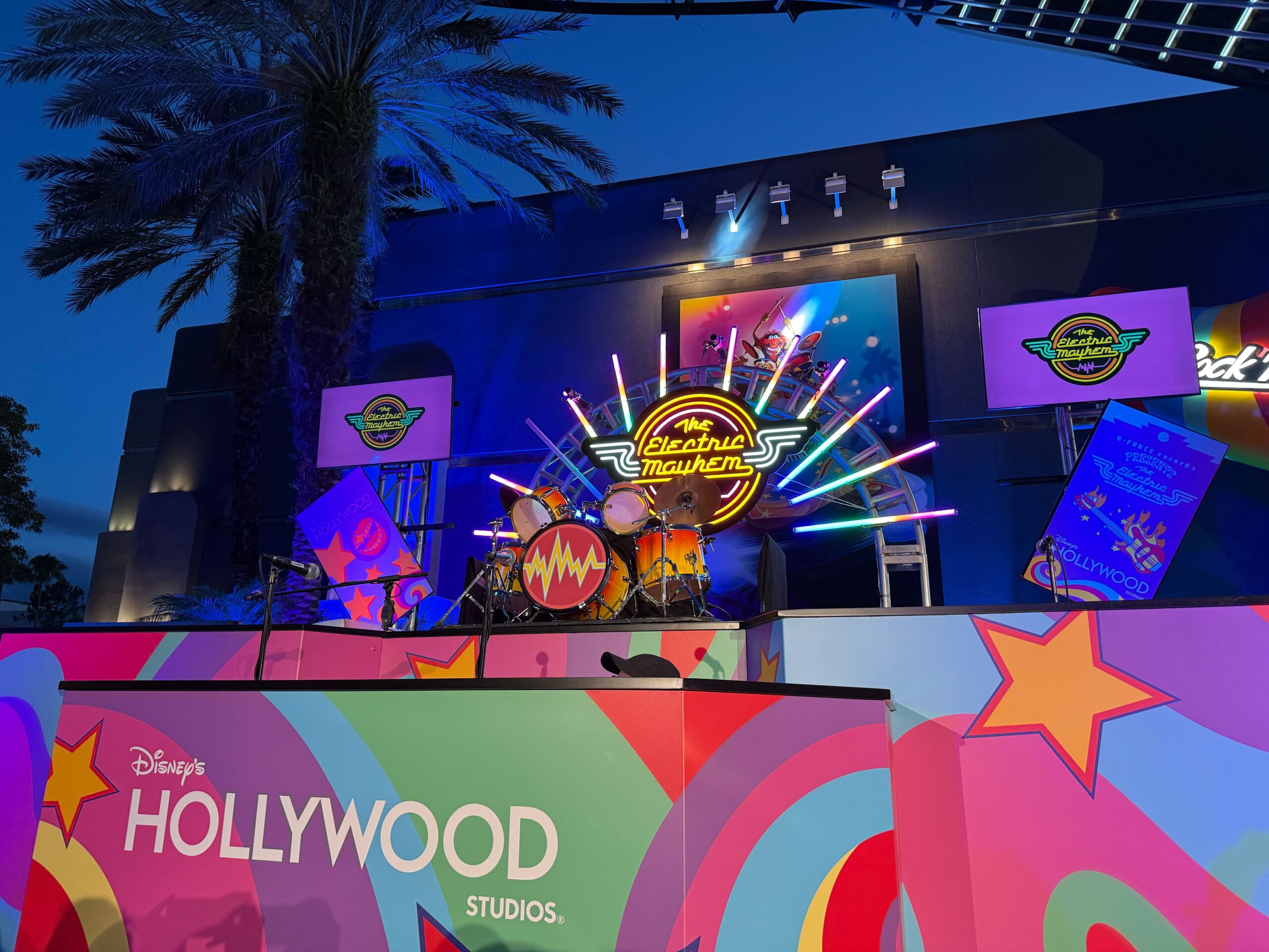 The Electric Mayhem & John Stamos Open Rock 'n' Roller Coaster Starring The Muppets