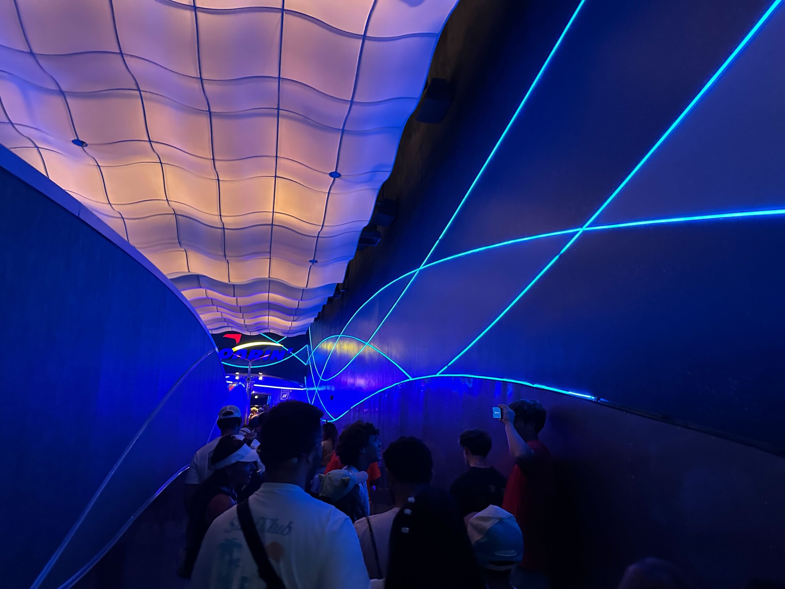 Crews continue to replace the carpeting throughout the Soarin' queue in EPCOT with a brand-new design. They have also started to refurbish the blue lighting in the second half of the queue.