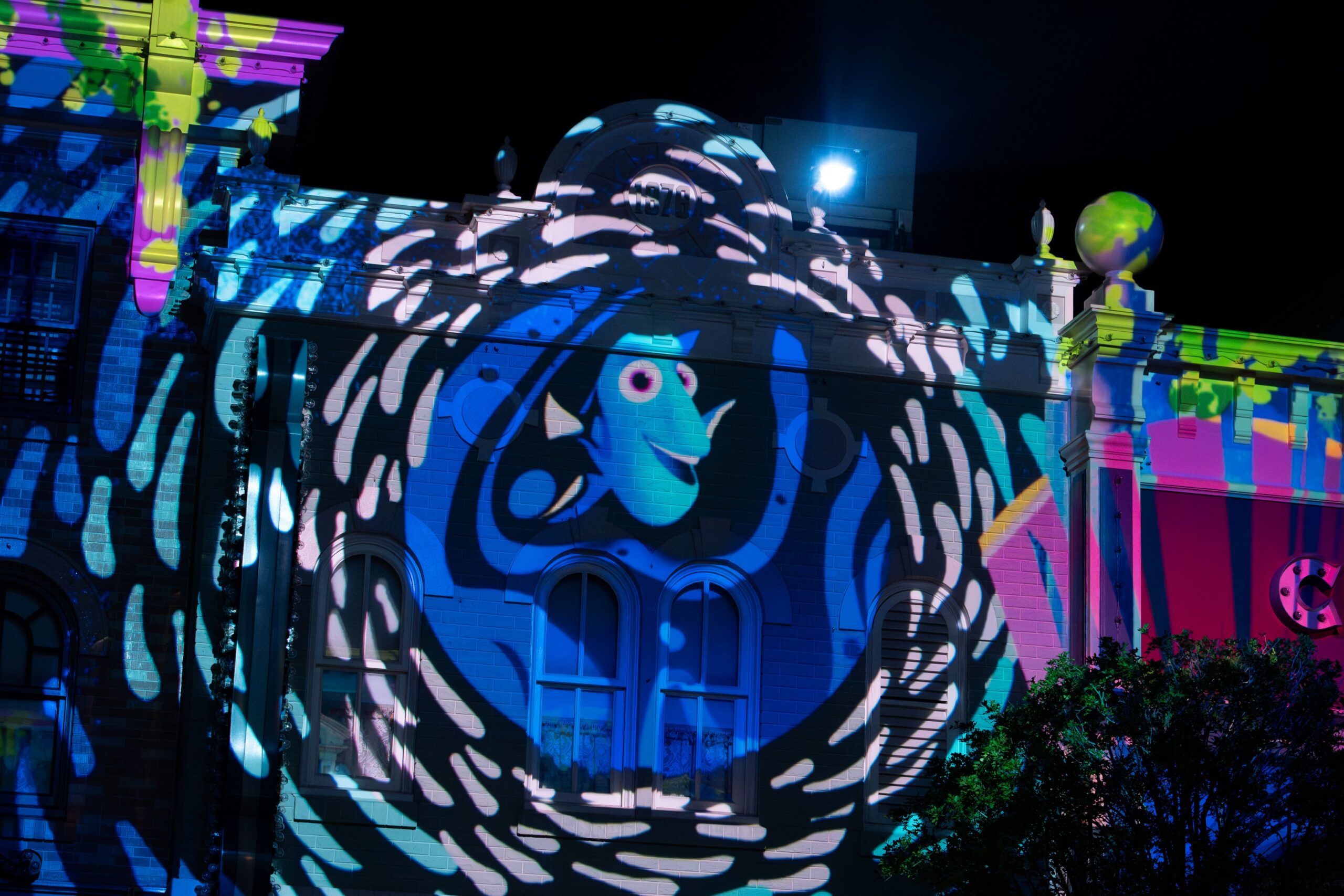 Pixar Pals Spectacular is a nighttime show that just debuted at Hong Kong Disneyland for Pixar Summer Fest.