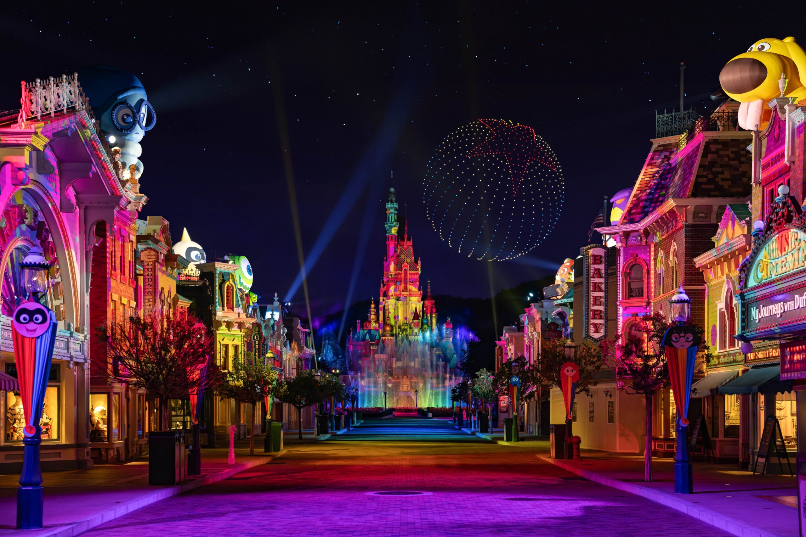 Pixar Pals Spectacular is a nighttime show that just debuted at Hong Kong Disneyland for Pixar Summer Fest.