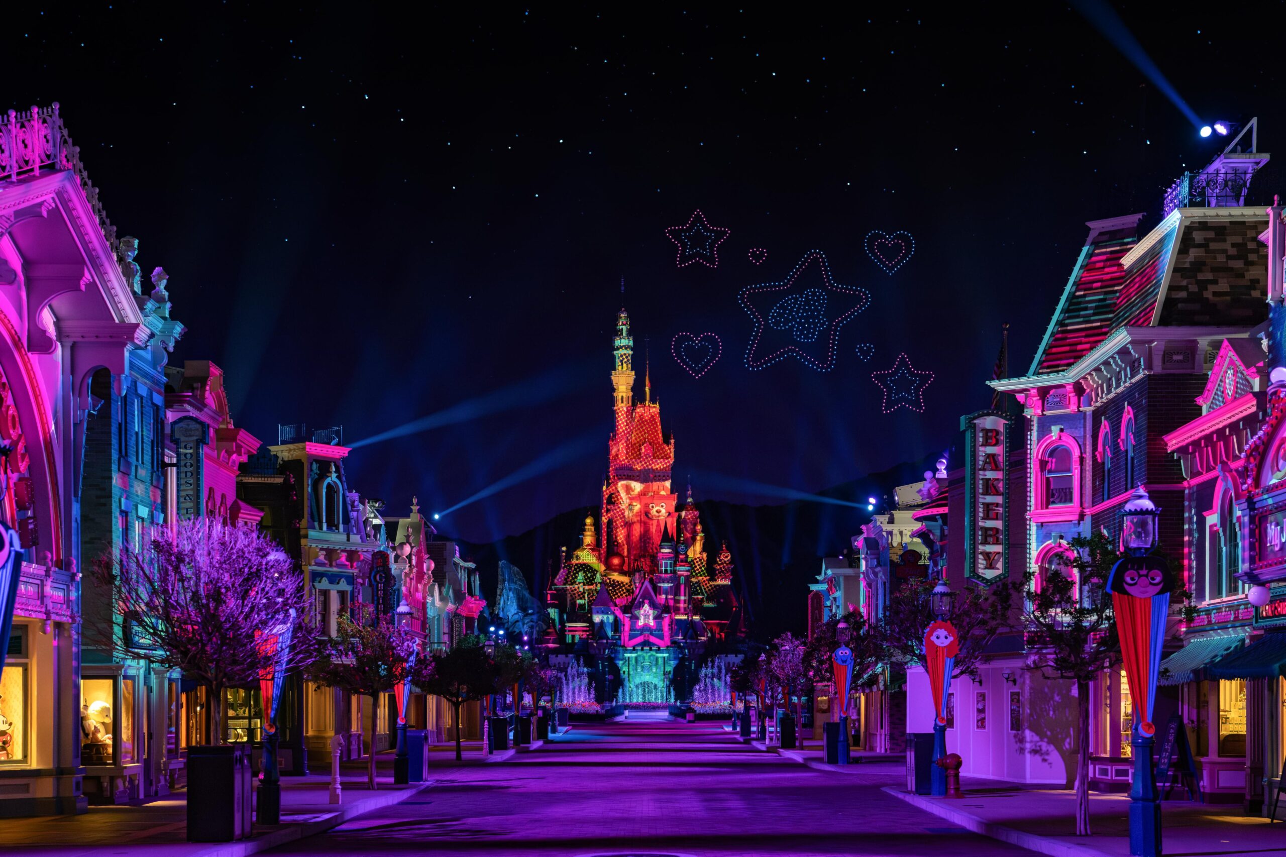 Pixar Pals Spectacular is a nighttime show that just debuted at Hong Kong Disneyland for Pixar Summer Fest.