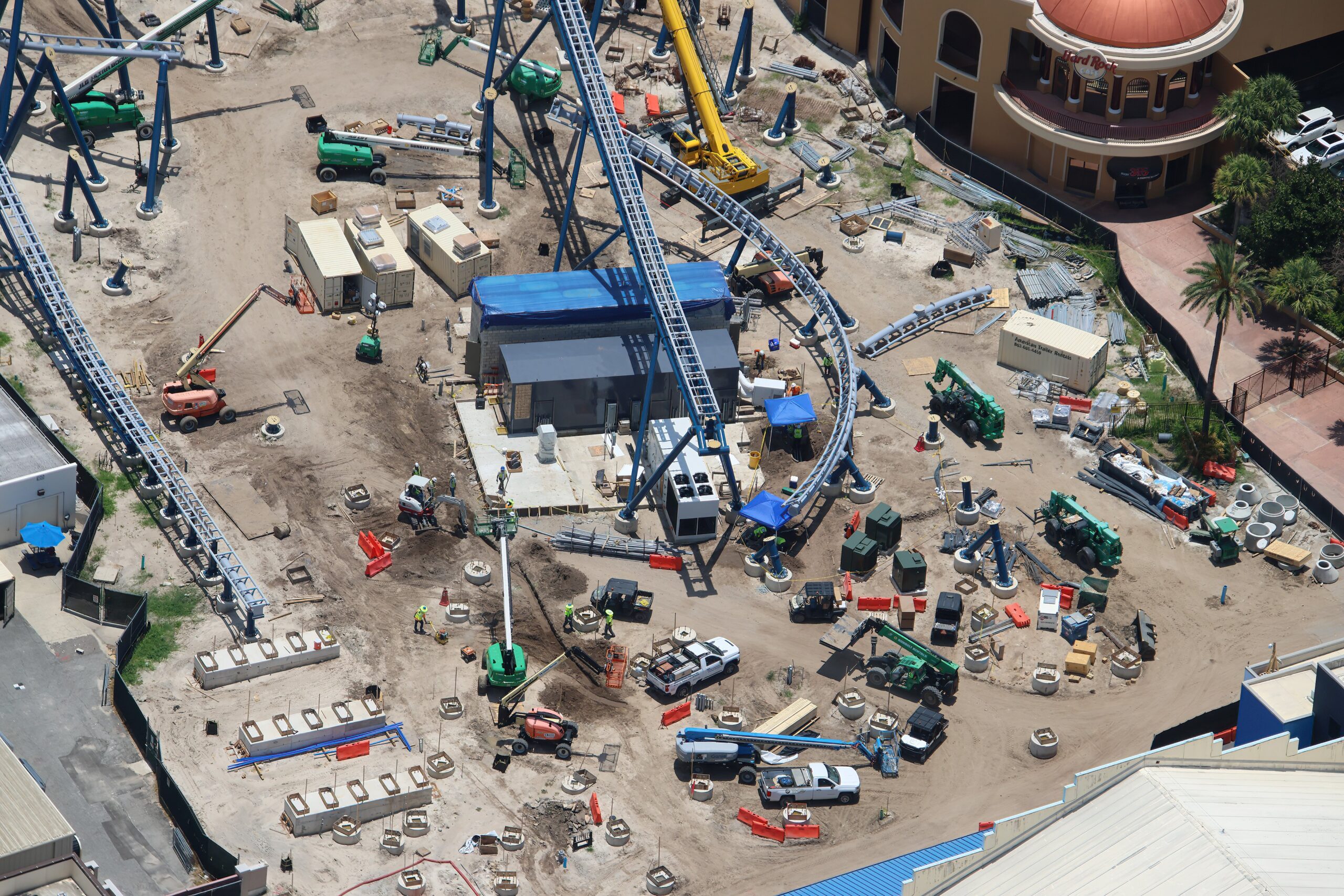 Fast & Furious: Hollywood Drift is looking more like a full coaster by the week, with newly shared aerial photos showing major track installation around the former Hollywood Rip Ride Rockit site at Universal Studios Florida.