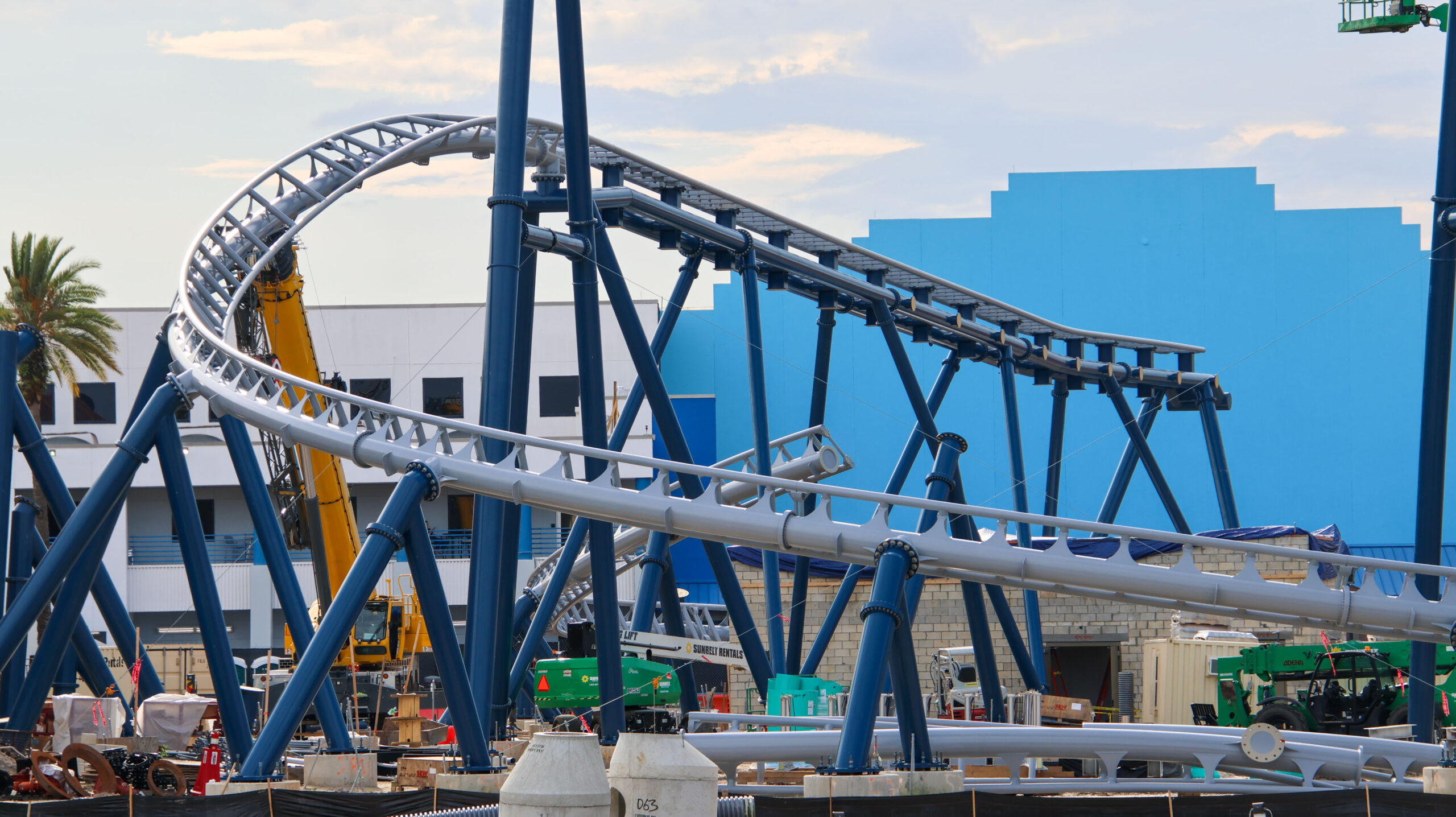 Fast & Furious: Hollywood Drift is looking more like a full coaster by the week, with newly shared aerial photos showing major track installation around the former Hollywood Rip Ride Rockit site at Universal Studios Florida.