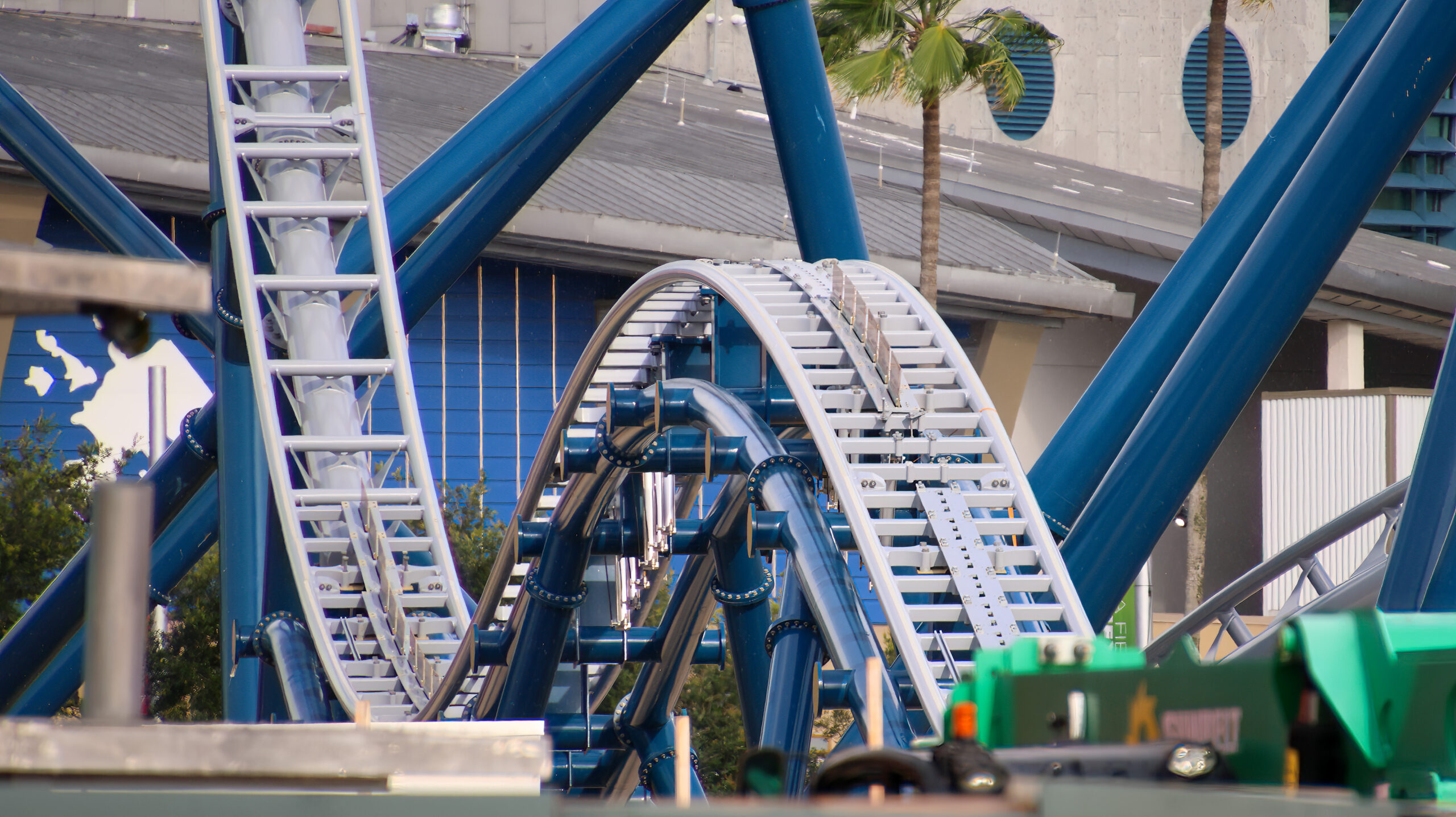 Fast & Furious: Hollywood Drift is looking more like a full coaster by the week, with newly shared aerial photos showing major track installation around the former Hollywood Rip Ride Rockit site at Universal Studios Florida.
