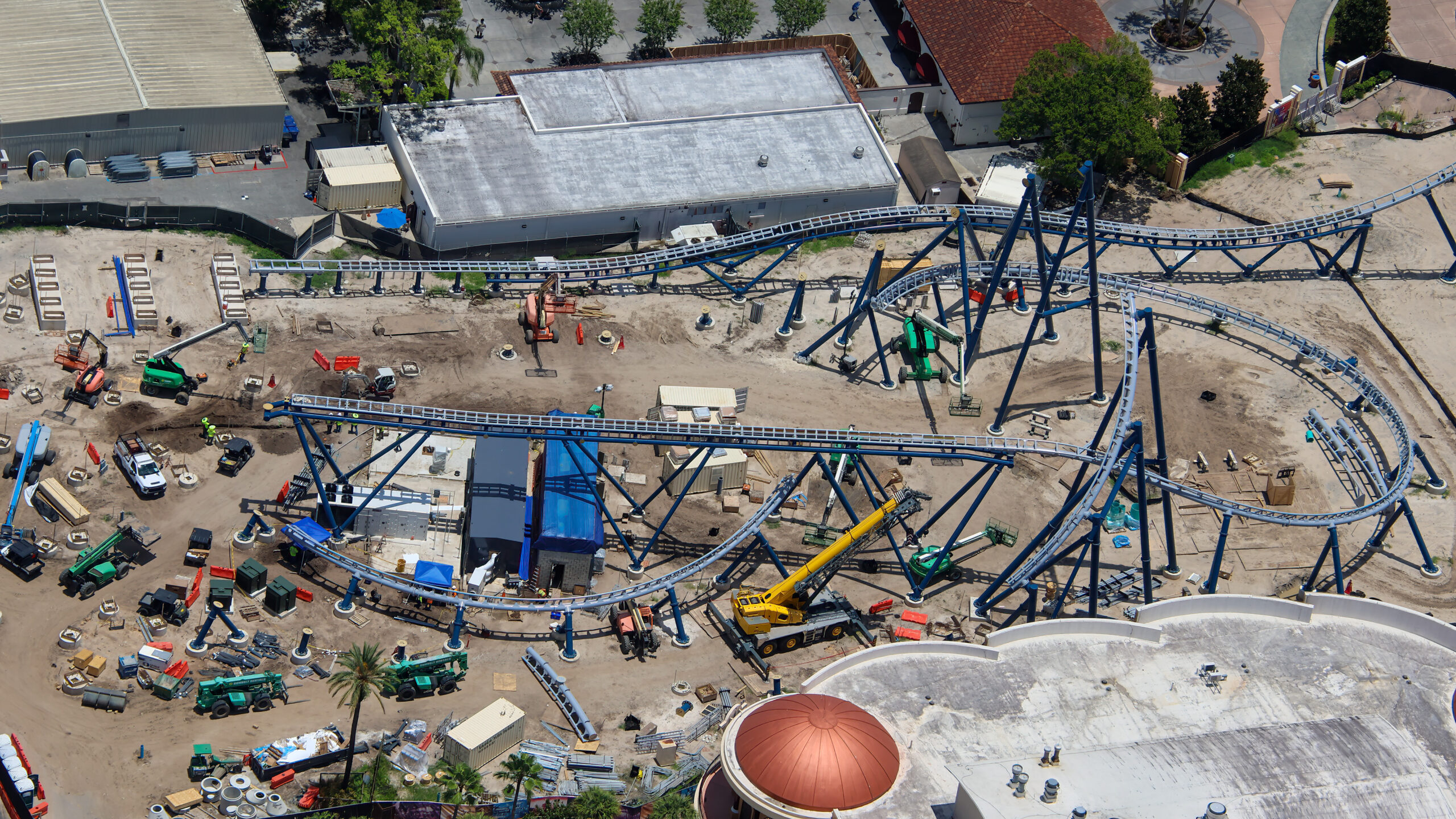 Fast & Furious: Hollywood Drift is looking more like a full coaster by the week, with newly shared aerial photos showing major track installation around the former Hollywood Rip Ride Rockit site at Universal Studios Florida.