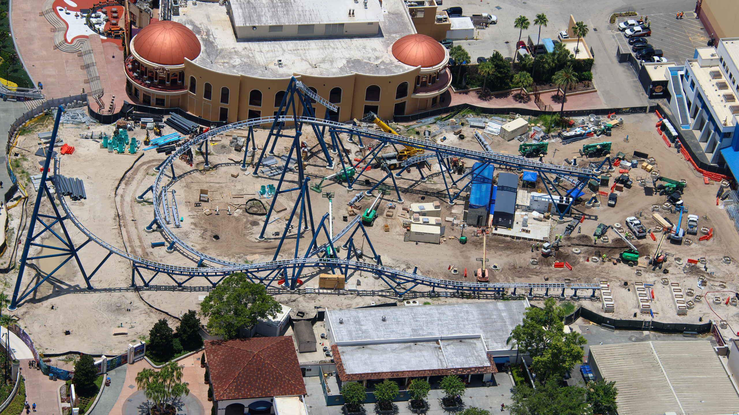 Fast & Furious: Hollywood Drift is looking more like a full coaster by the week, with newly shared aerial photos showing major track installation around the former Hollywood Rip Ride Rockit site at Universal Studios Florida.
