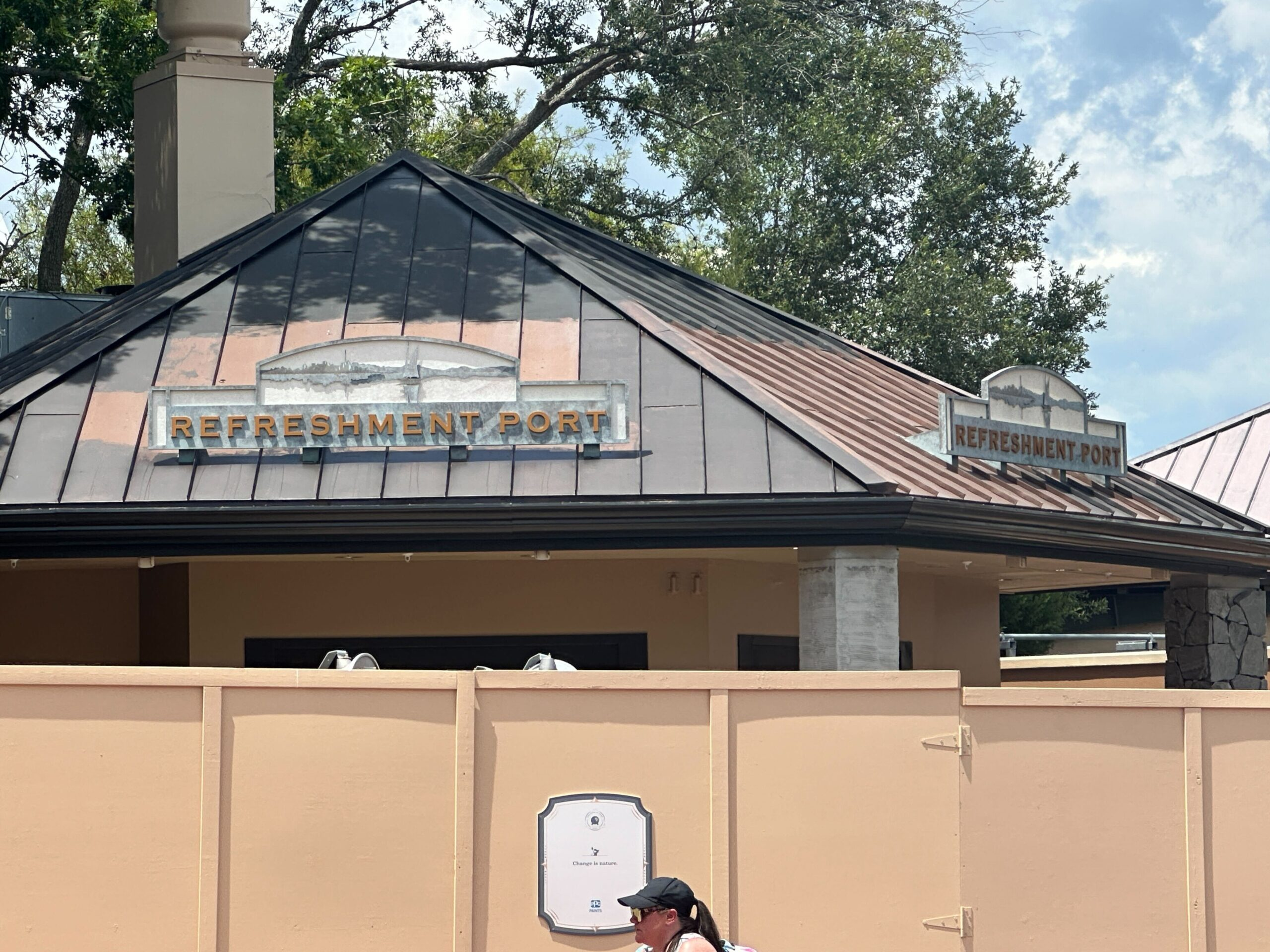 There is also still no signage. According to the concept art (below), signs will be installed on at least two of the four sides of the roof. A small fenced-off area in front will feature some rocks, a small tree, and flowers.
