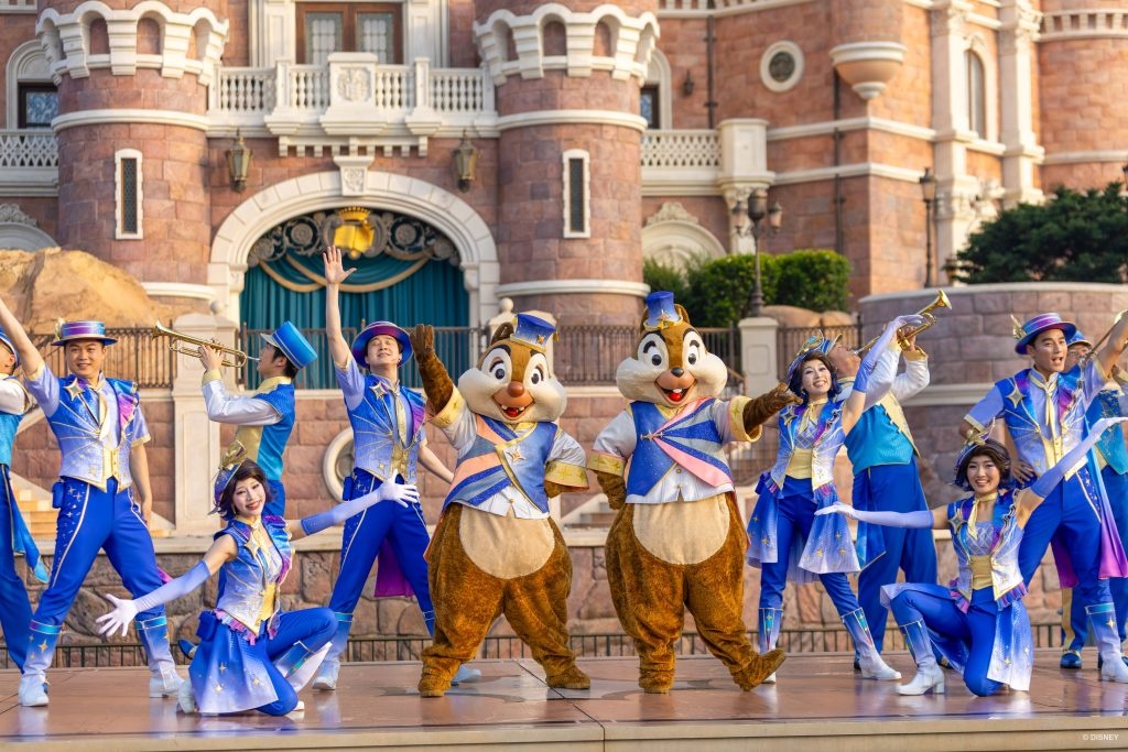 Shanghai Disney Resort is celebrating its tenth birthday with Magic Hour Upgrade Days, which includes extended evening hours on select nights. There is also a lineup of entertainment, seasonal festivities, and more experiences from June 17 to August 31.