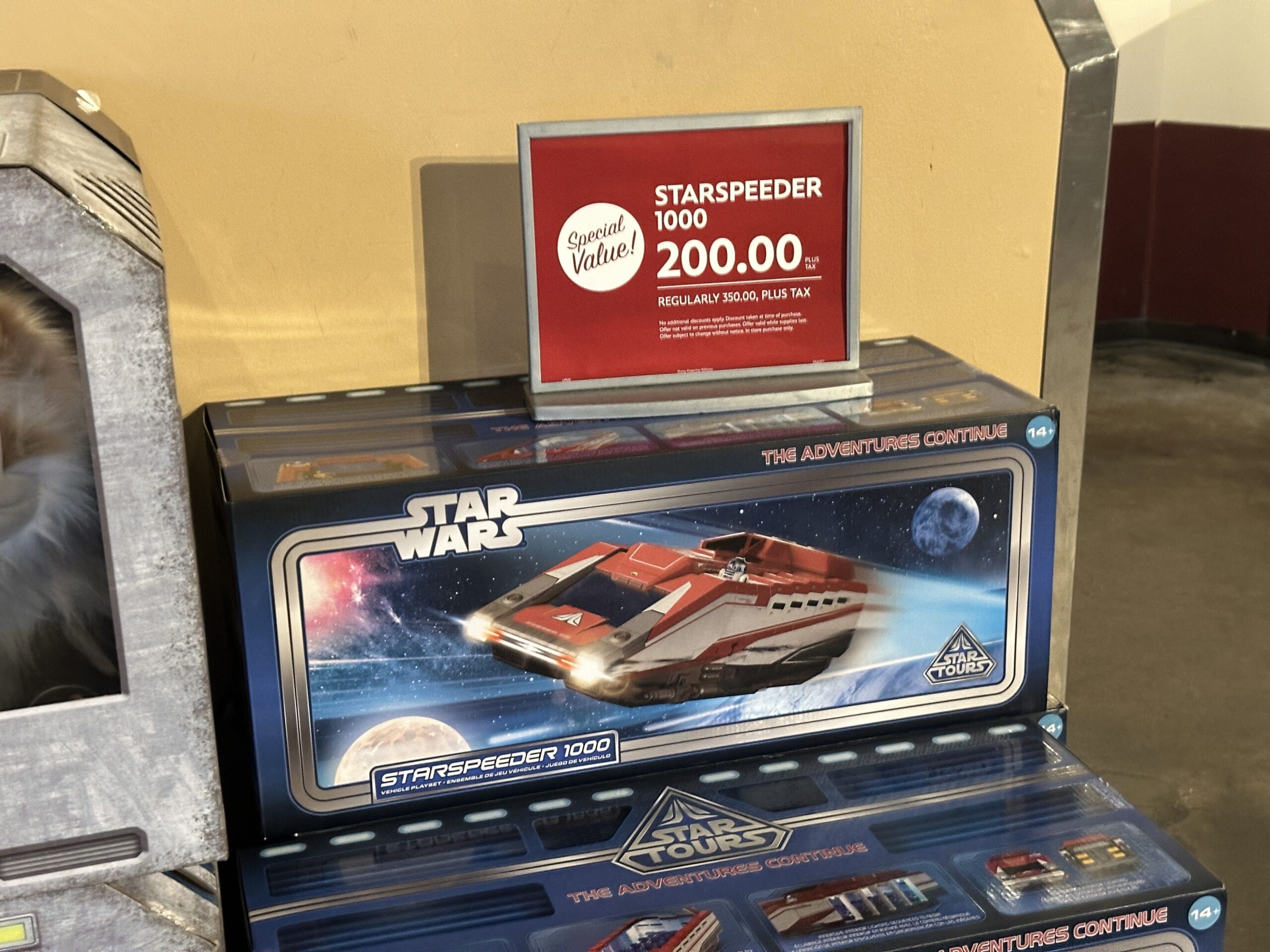 The Star Tours StarSpeeder 1000 Vehicle play set is a detailed toy version of the StarSpeeder spacecraft from Star Tours: The Adventures Continue.