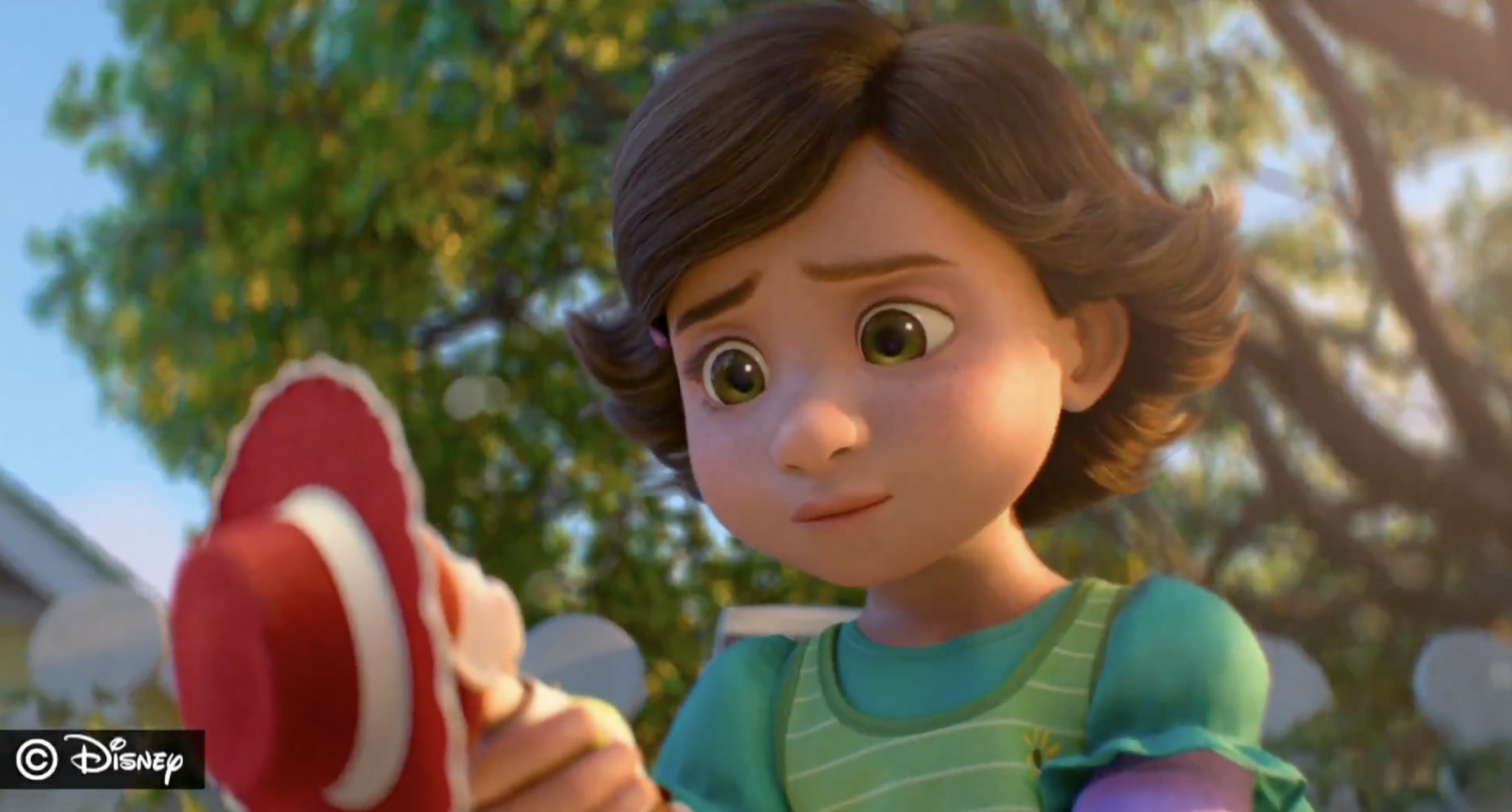 The teaser starts with Jessie and Bullseye watching some kids stare at computer tablets as toys warn them about devices taking over. Back at Bonnie’s house, Lilypad sends Buzz, Woody, and the rest of the gang to the garage. Buzz says they need back-up, and the teaser cuts to various clips of the Multi-Buzz, a group of 50 Buzz Lightyear toys stuck in demo mode that will help the main characters in the film.
