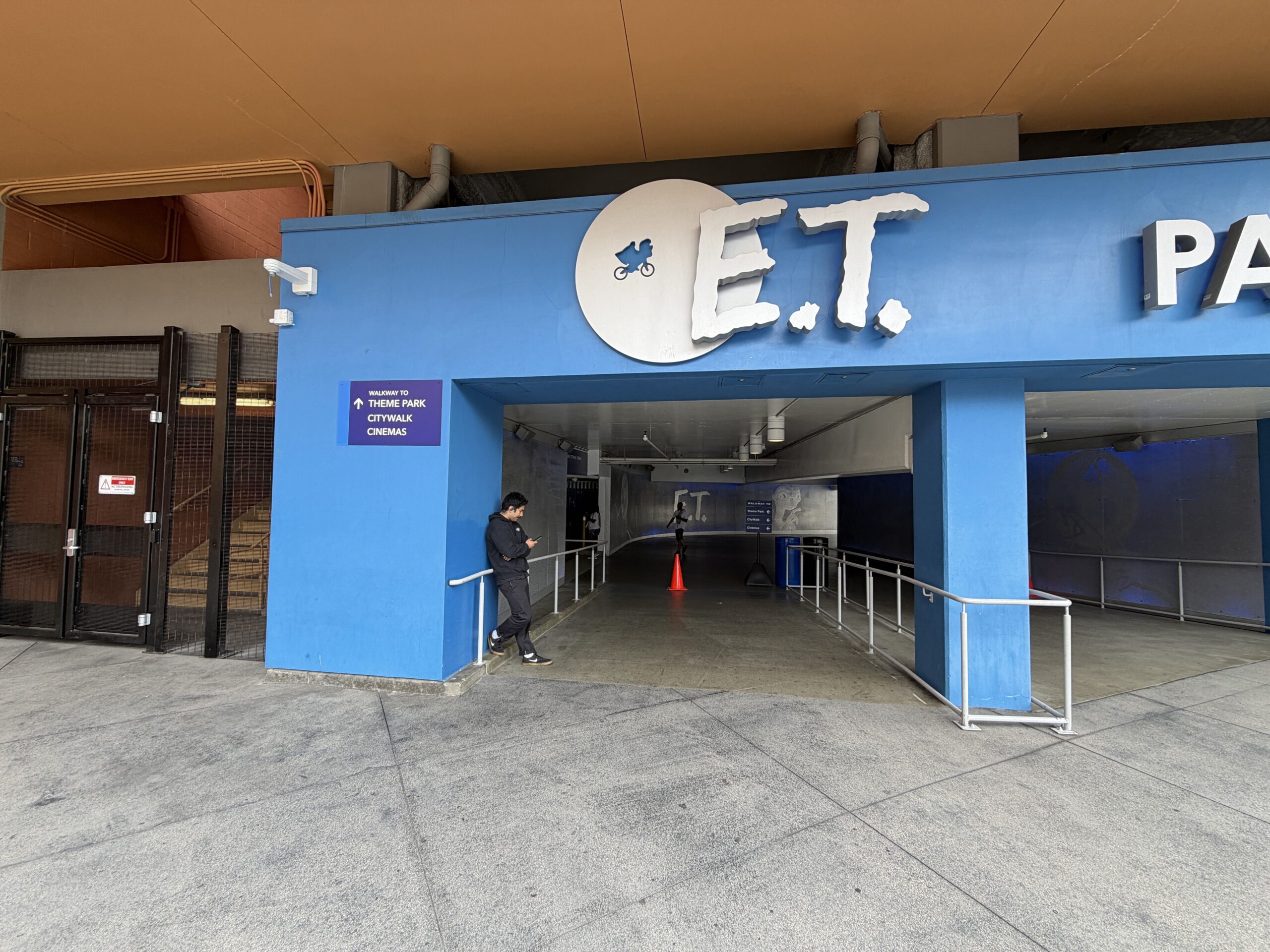 Universal Studios Hollywood concluded a large refurbishment, reconfiguring the main entrance and securing CityWalk by moving security scanners to the sides of the Central and East parking garages, in addition to the original main entrance security.