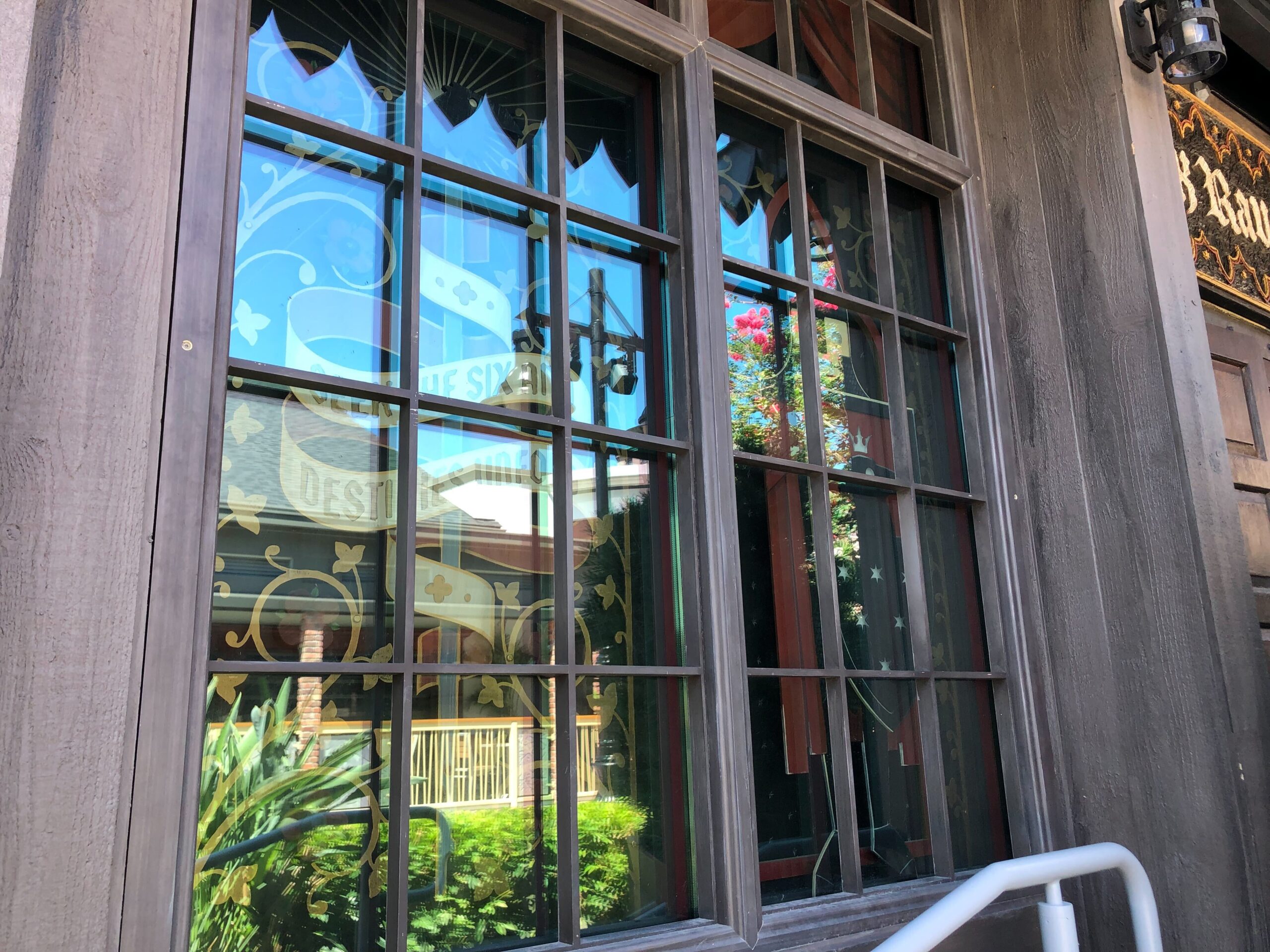 Gideon's Bakehouse has a new Six Ravens location coming to Disney Springs. Window displays have now been installed.