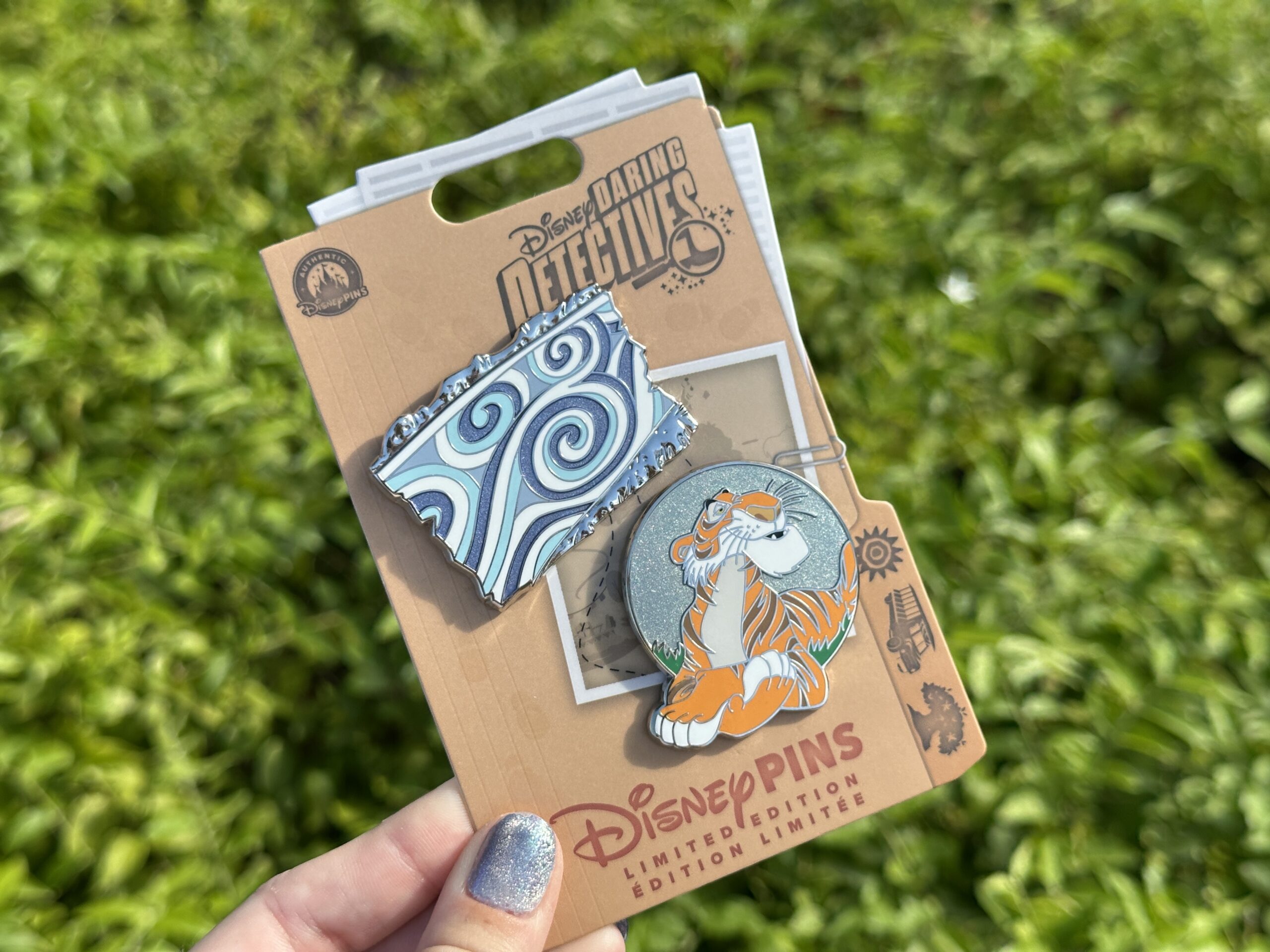 Based on the tiger enclosure of Maharajah Jungle Trek, this pin set features a hidden Mickey in blue swirls and Shere Khan from The Jungle Book.
