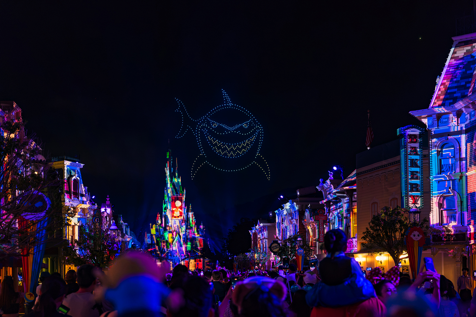 Disney Parks Blog has shared new behind-the-scenes details about “Pixar Pals Spectacular,” the new nighttime spectacular currently being performed at Hong Kong Disneyland Resort.