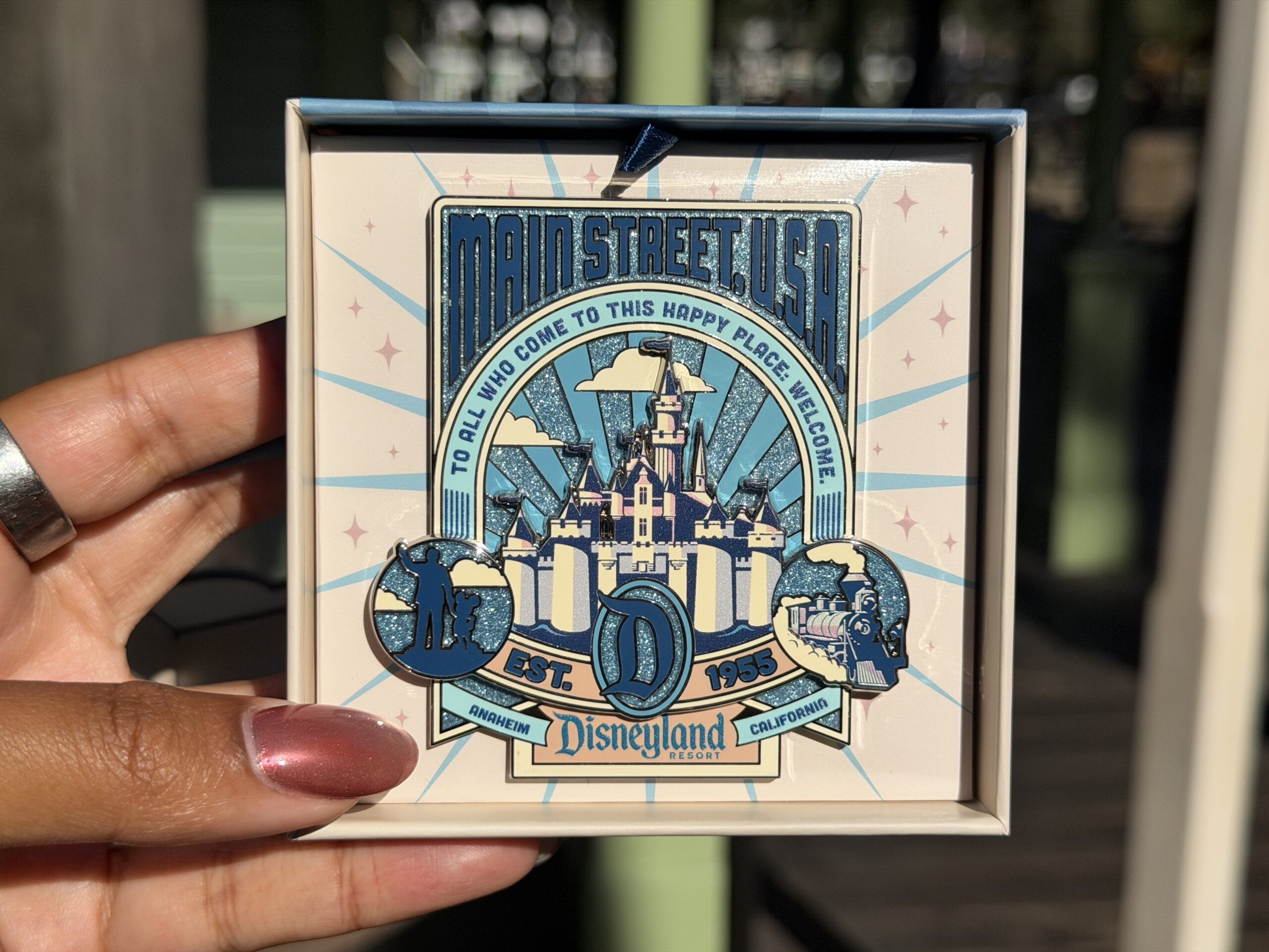 Mini Jumbo Disneyland pin.
