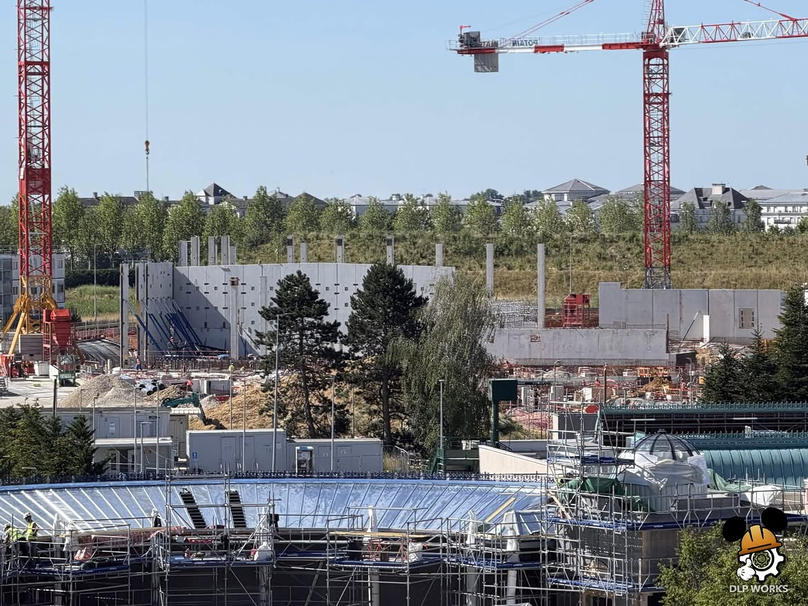 DLP Works shared a new look at construction of the Lion King-inspired land under construction in Disney Adventure World at Disneyland Paris.