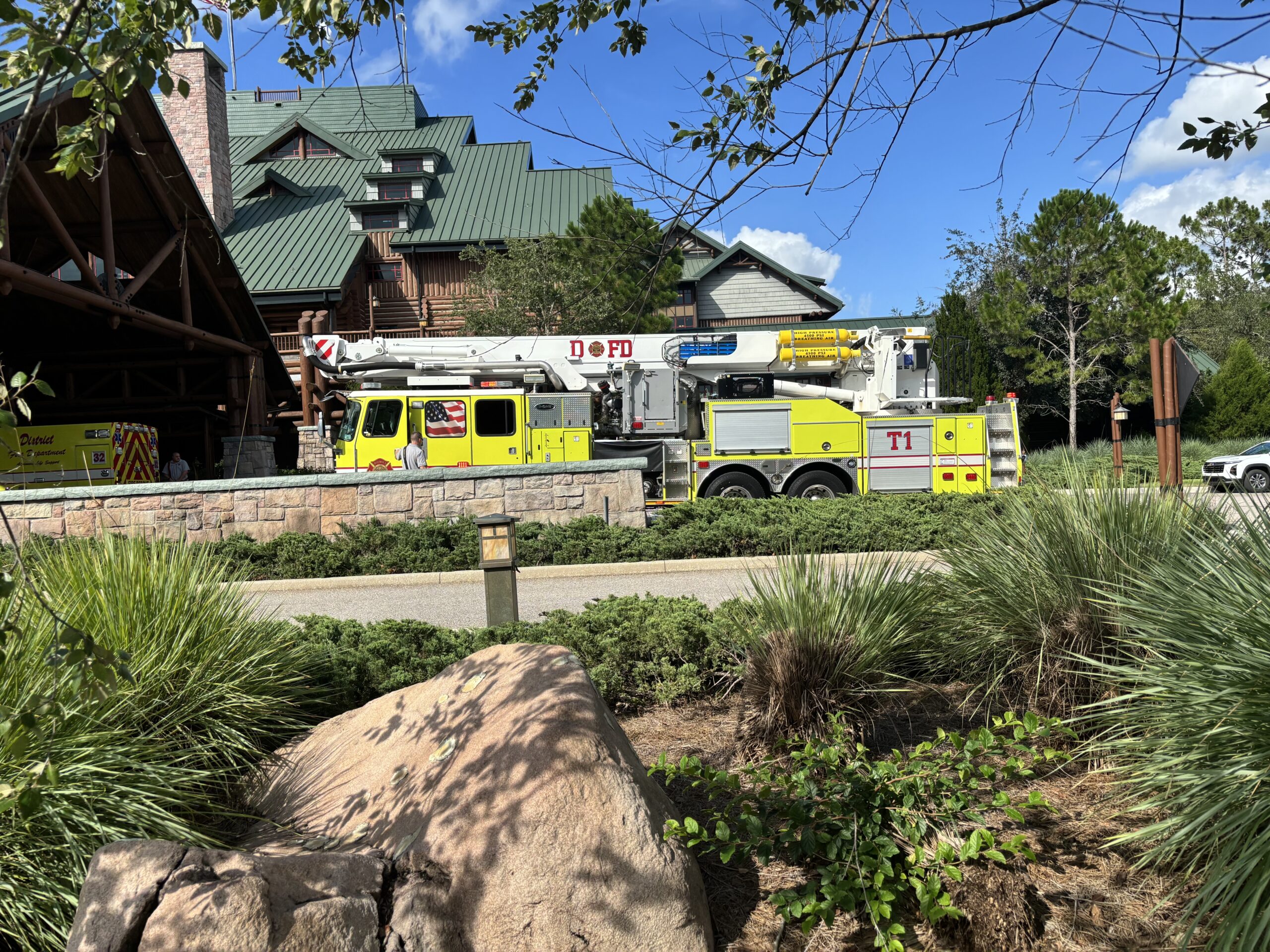 While the guest reported that there was no visible smoke, they did smell something "odd" in the lobby area. Multiple fire trucks and ambulances were recently on the scene. At the time of writing, we did not see any active emergency calls in the WDWActiveCrime feed.