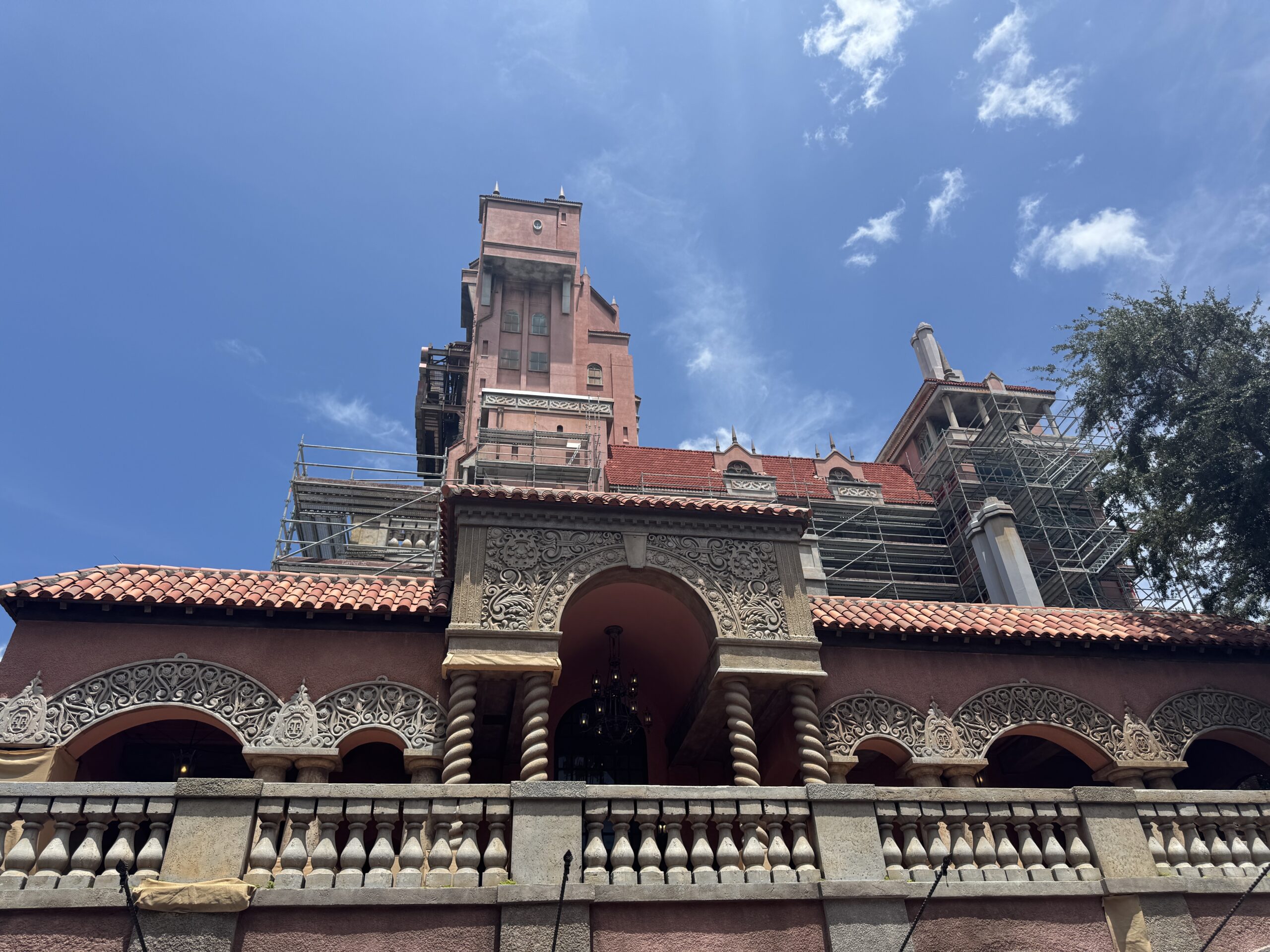 The scaffolding now covers the entire middle section of the righthand side of the building above the balcony walkway at the foreground.
