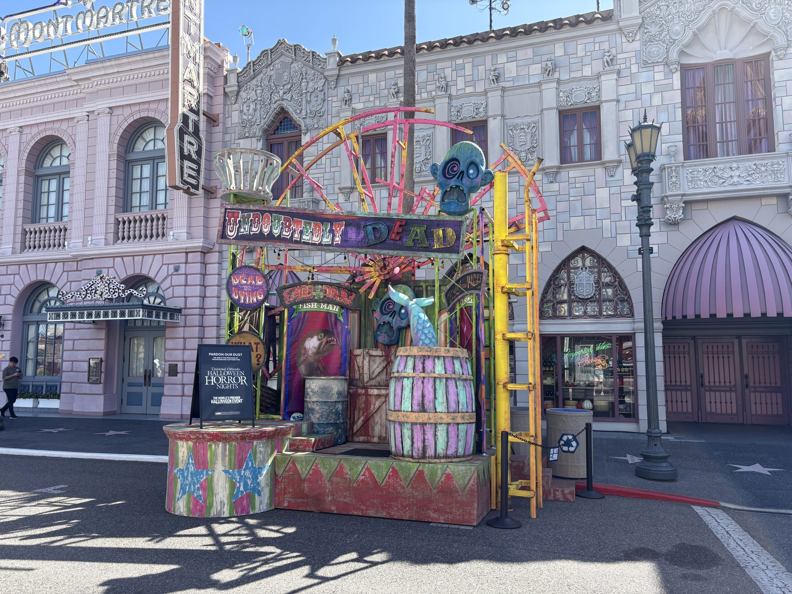 The last stage is for the "Undoubtedly Dead" with giant zombie faces and a scaly tale sticking out of a barrel. A broken Ferris wheel is at the back of the set.