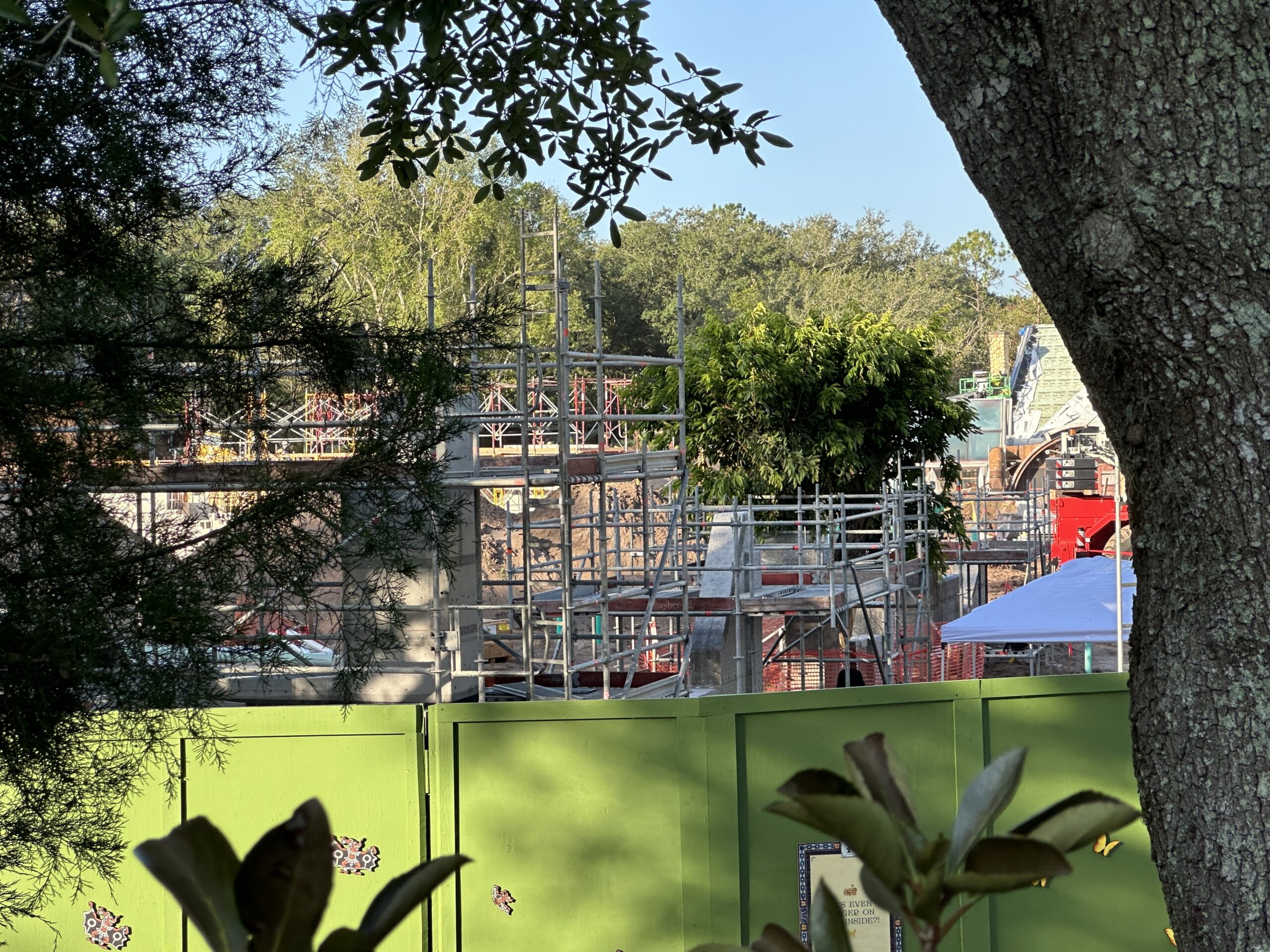 At the north entrance to the land, there is now scaffolding around the short concrete walls. A tree was planted among these walls a few weeks ago.