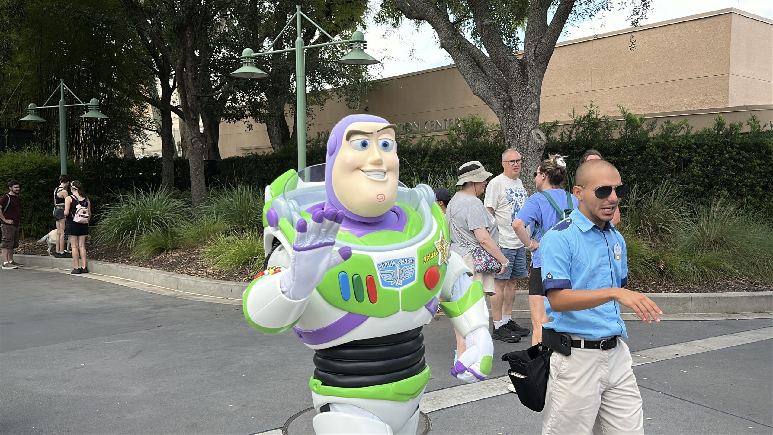 After being announced back in May, Toy Story Land characters at Disney's Hollywood Studios have finally donned their Toy Story 5 accessories.