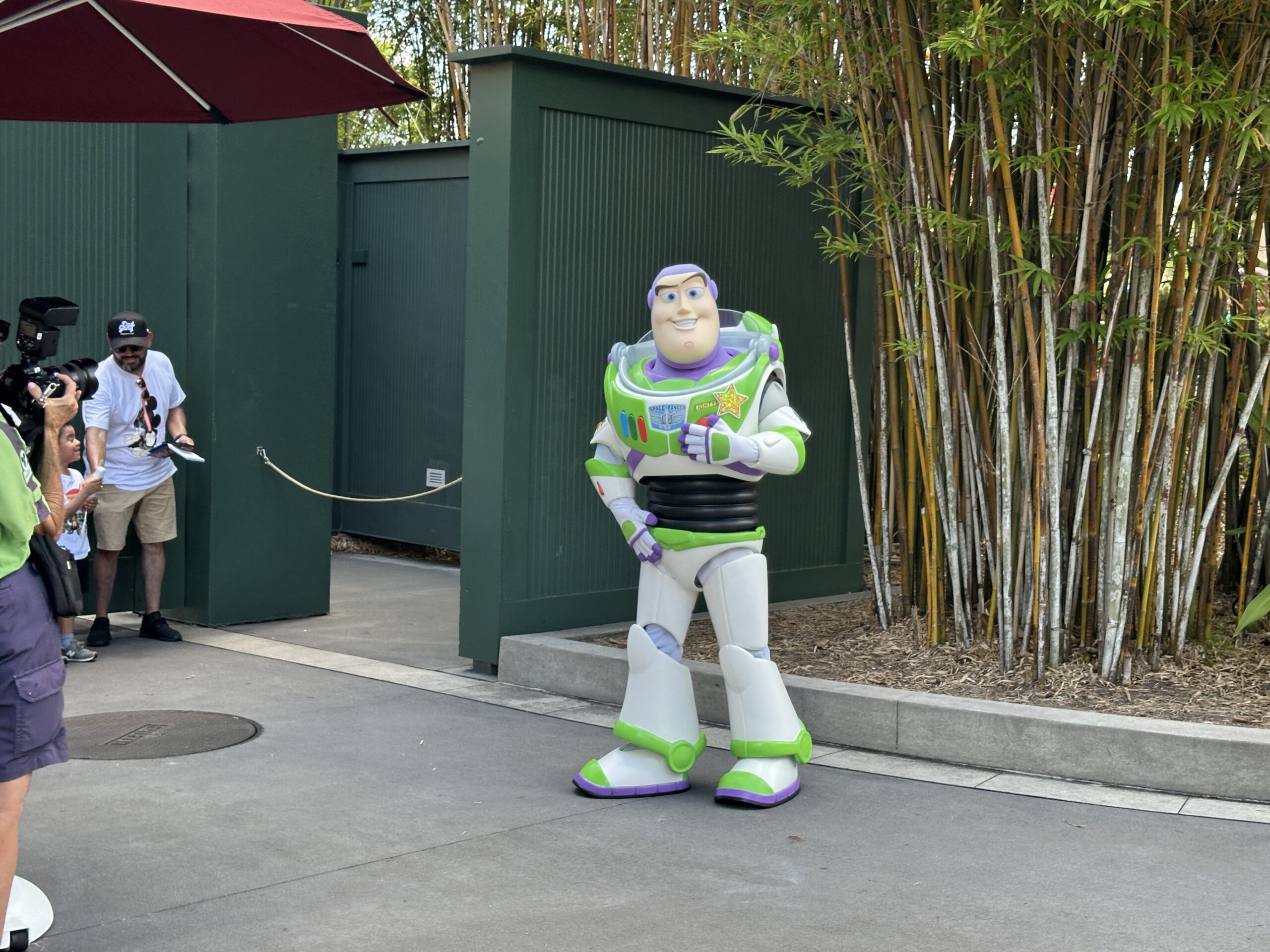 After being announced back in May, Toy Story Land characters at Disney's Hollywood Studios have finally donned their Toy Story 5 accessories.