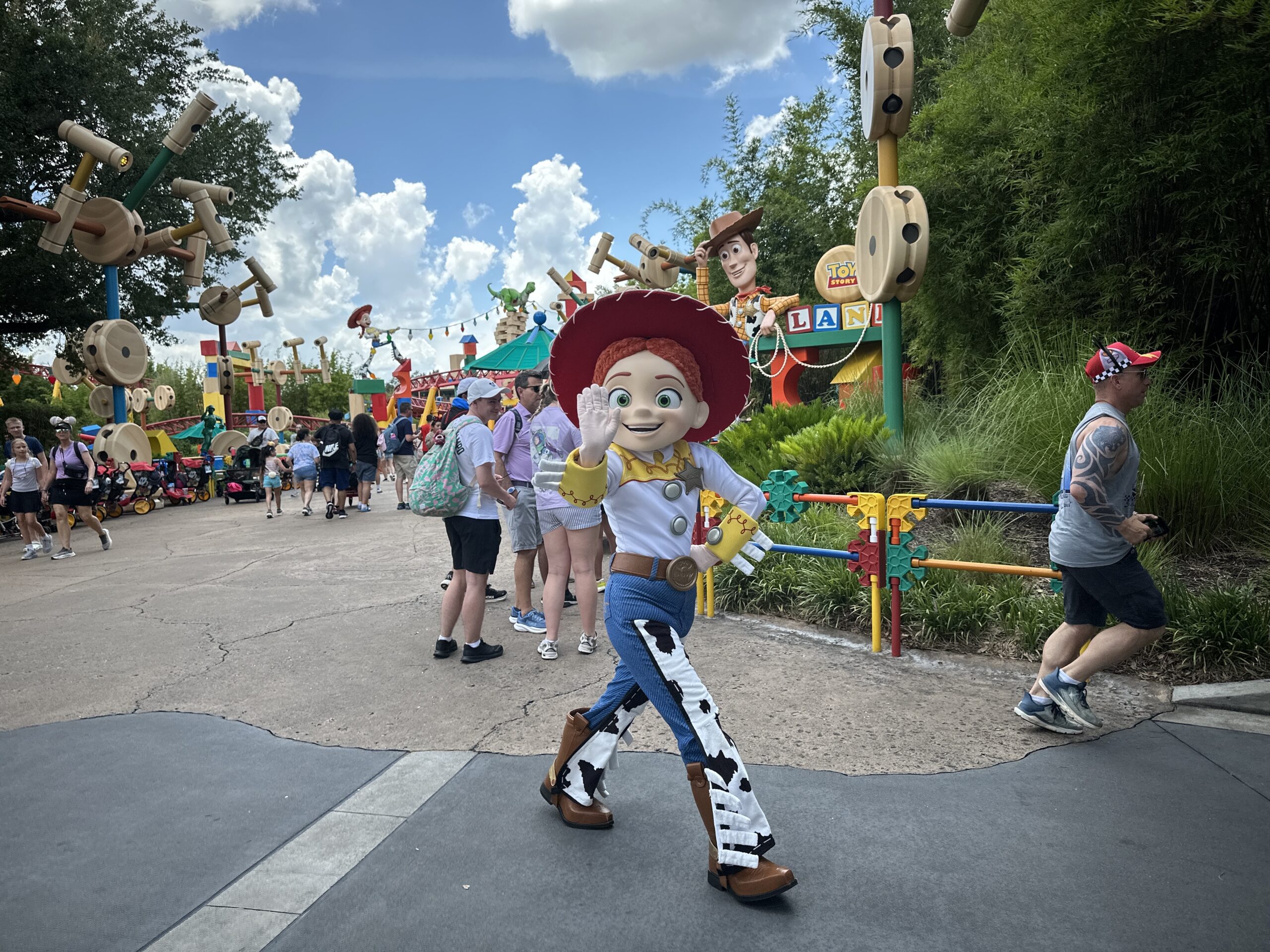 Jessie wears the sheriff badge Woody gave her at the end of Toy Story 4. She and Woody meet together outside Toy Story Mania!