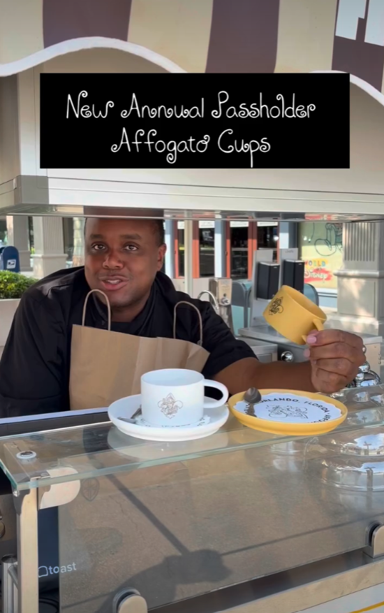 The Vivoli il Gelato affogato cart in Disney Springs is now offering an Annual Passholder-exclusive souvenir mug.
