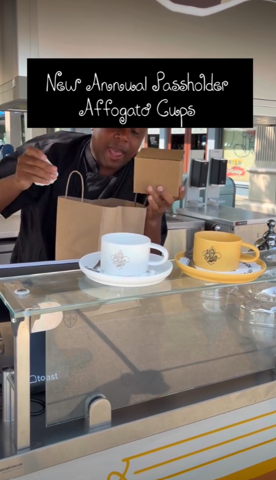 The Vivoli il Gelato affogato cart in Disney Springs is now offering an Annual Passholder-exclusive souvenir mug.