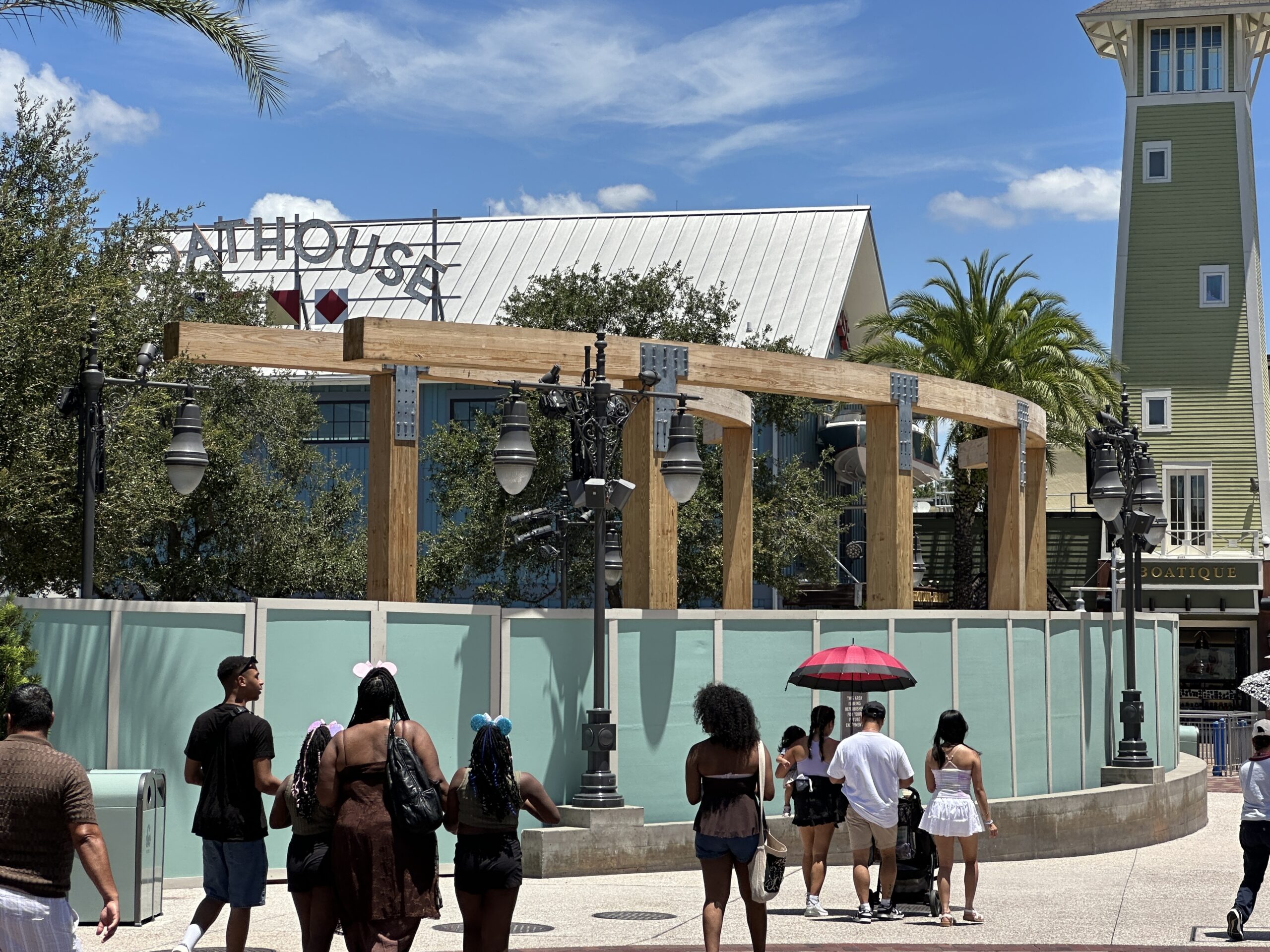 After closing in early May for a refurbishment, Waterview Park in Disney Springs is still closed as roof supports are put in place. We can now see vertical beams with cross beams installed alongside the horizontal ones we spotted at the end of June.