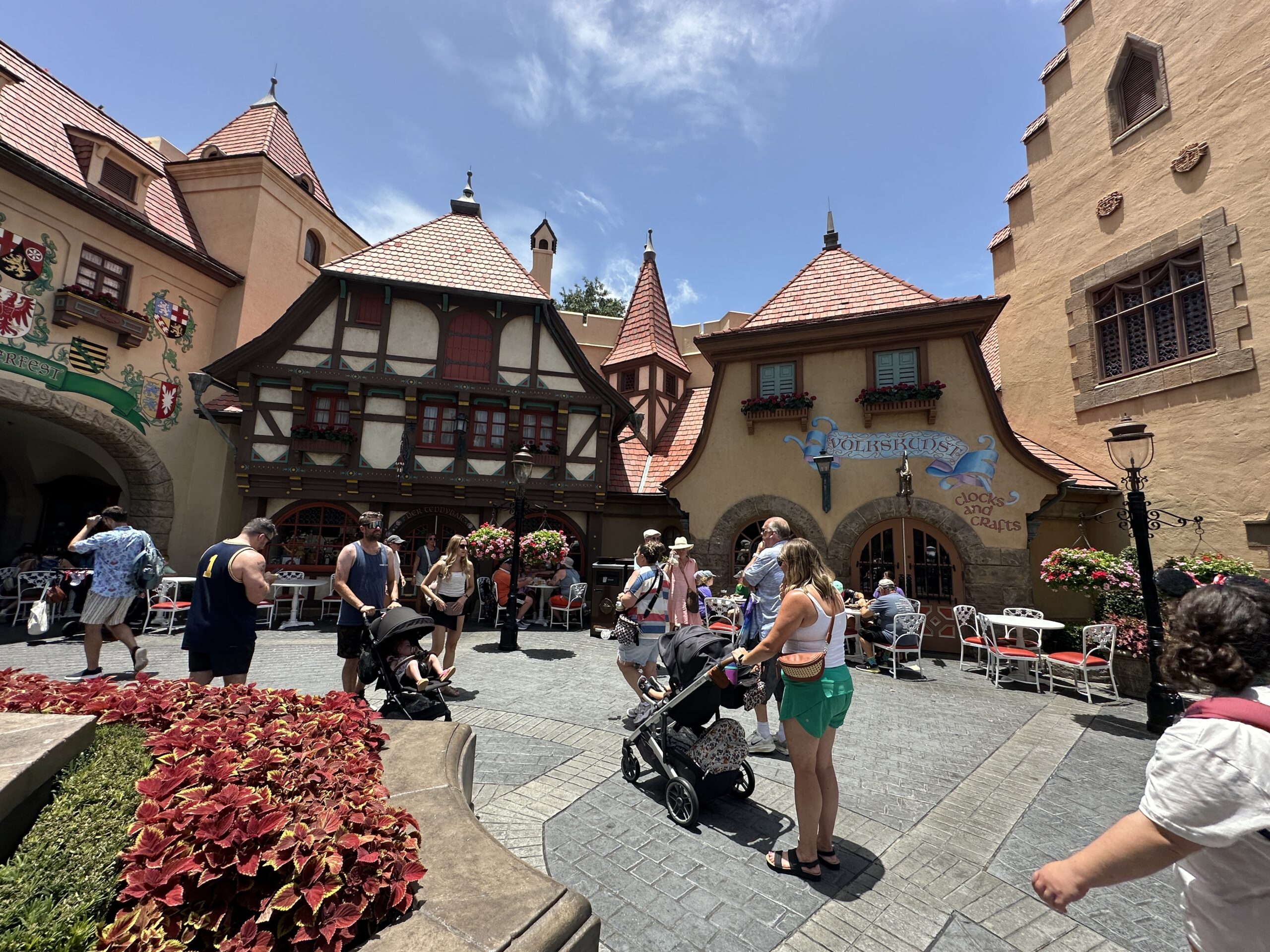 Der Teddybar and Volkunst Clocks and Crafts in EPCOT's Germany pavilion are closed for refurbishment. Das Kaufhaus, which is connected to the other two shops, remains open.