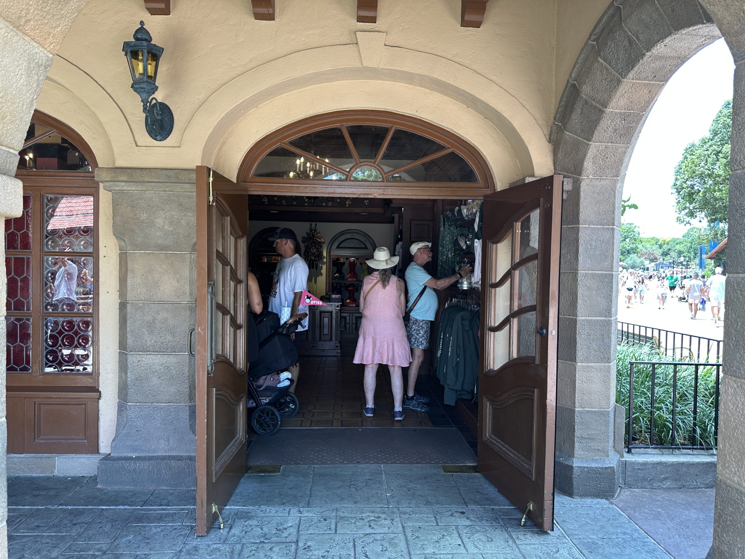 Der Teddybar and Volkunst Clocks and Crafts in EPCOT's Germany pavilion are closed for refurbishment. Das Kaufhaus, which is connected to the other two shops, remains open.
