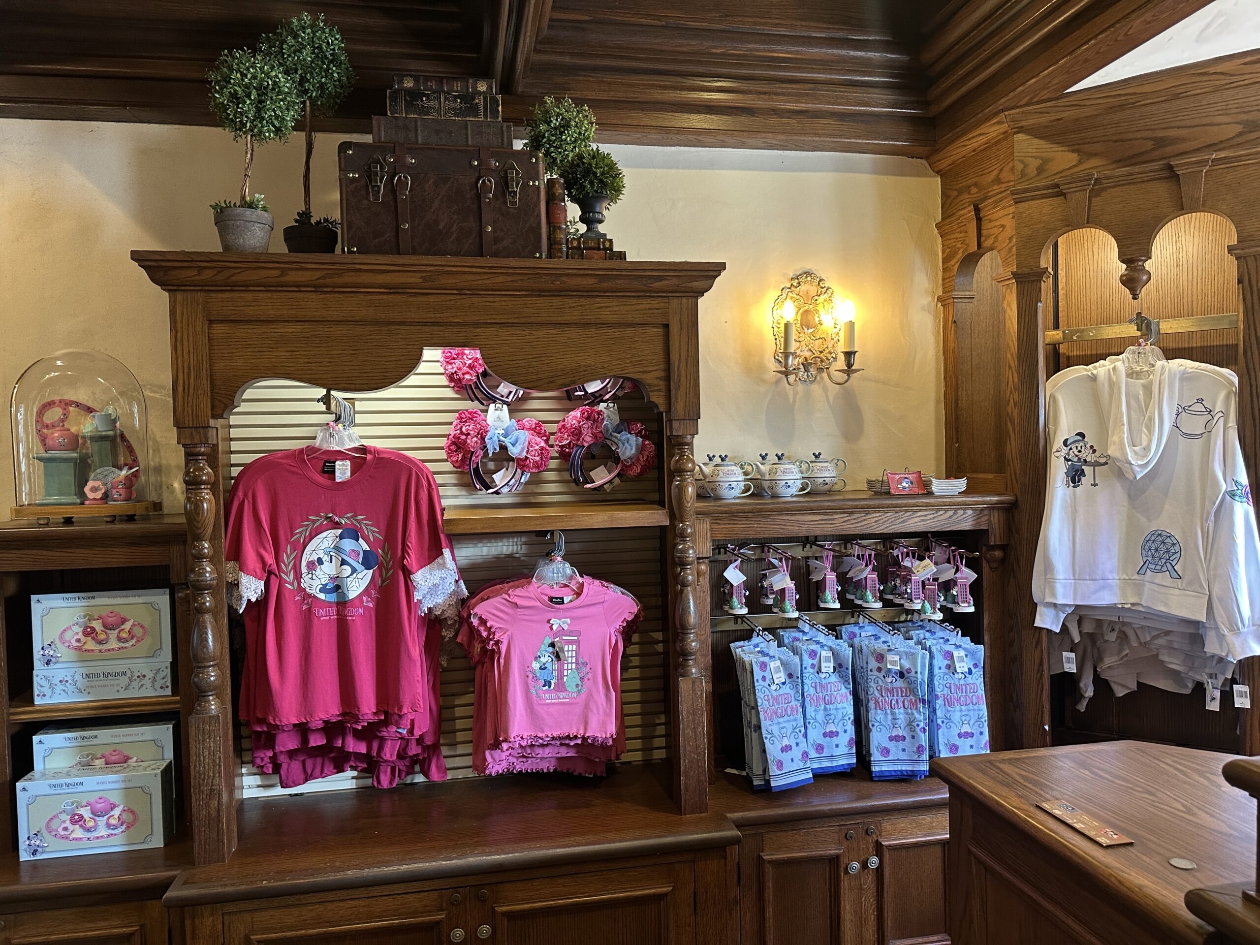 United Kingdom Minnie Mouse Tea Merchandise at EPCOT