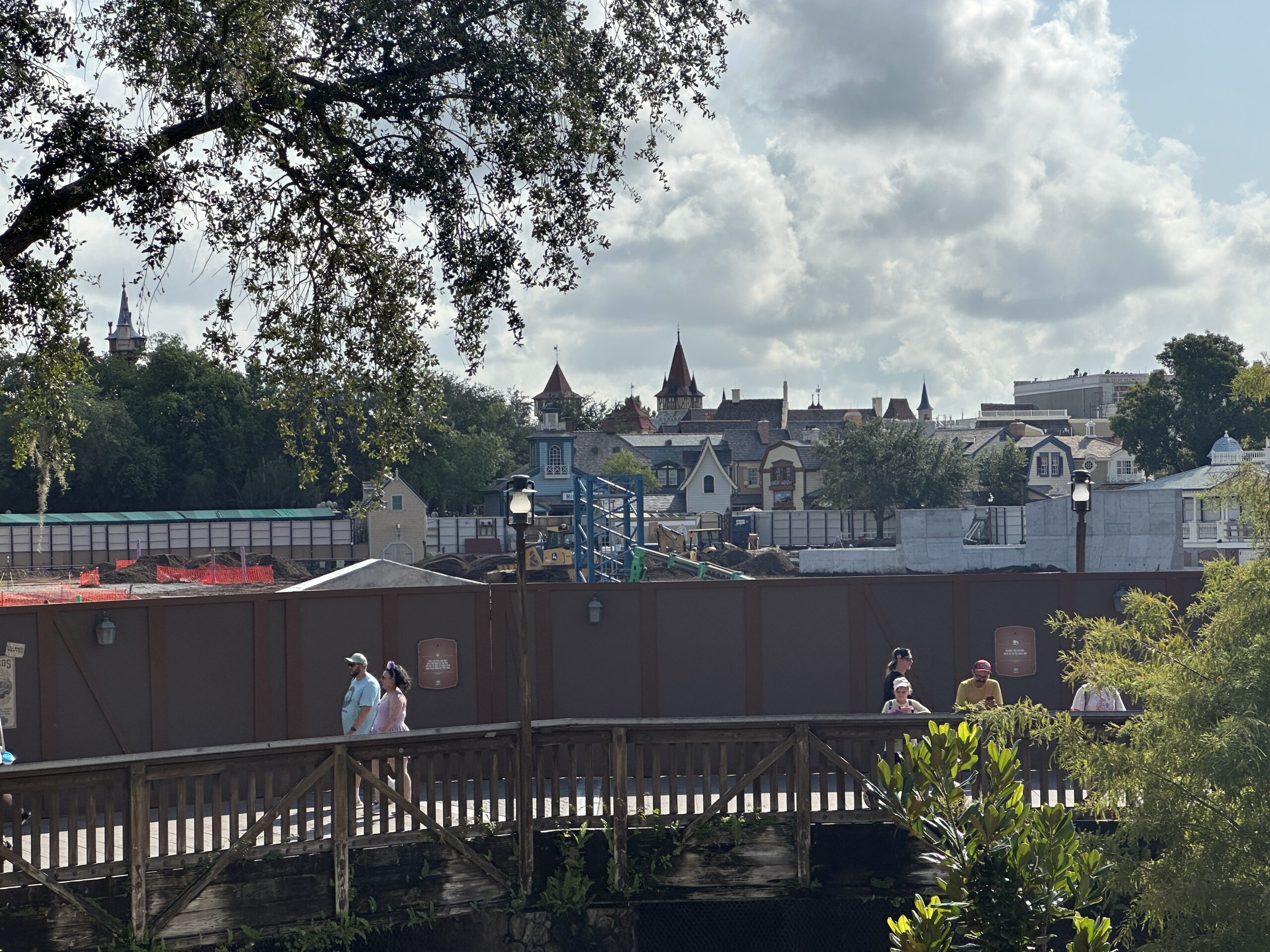 Crews have begun installing a tower crane at the Piston Peak National Park construction site in Magic Kingdom. A tower crane is a more permanent piece of equipment as compared to mobile cranes on wheels and would indicate significant vertical construction is coming soon.