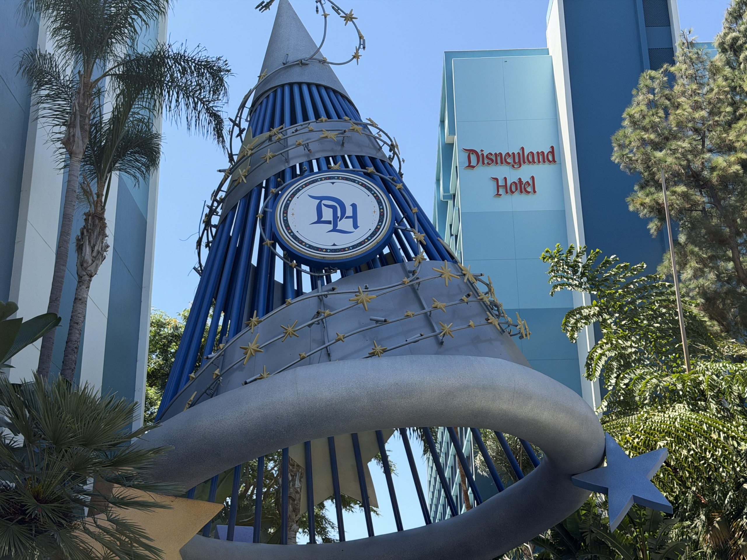 A new circular medallion featuring the “DH” logo has been installed